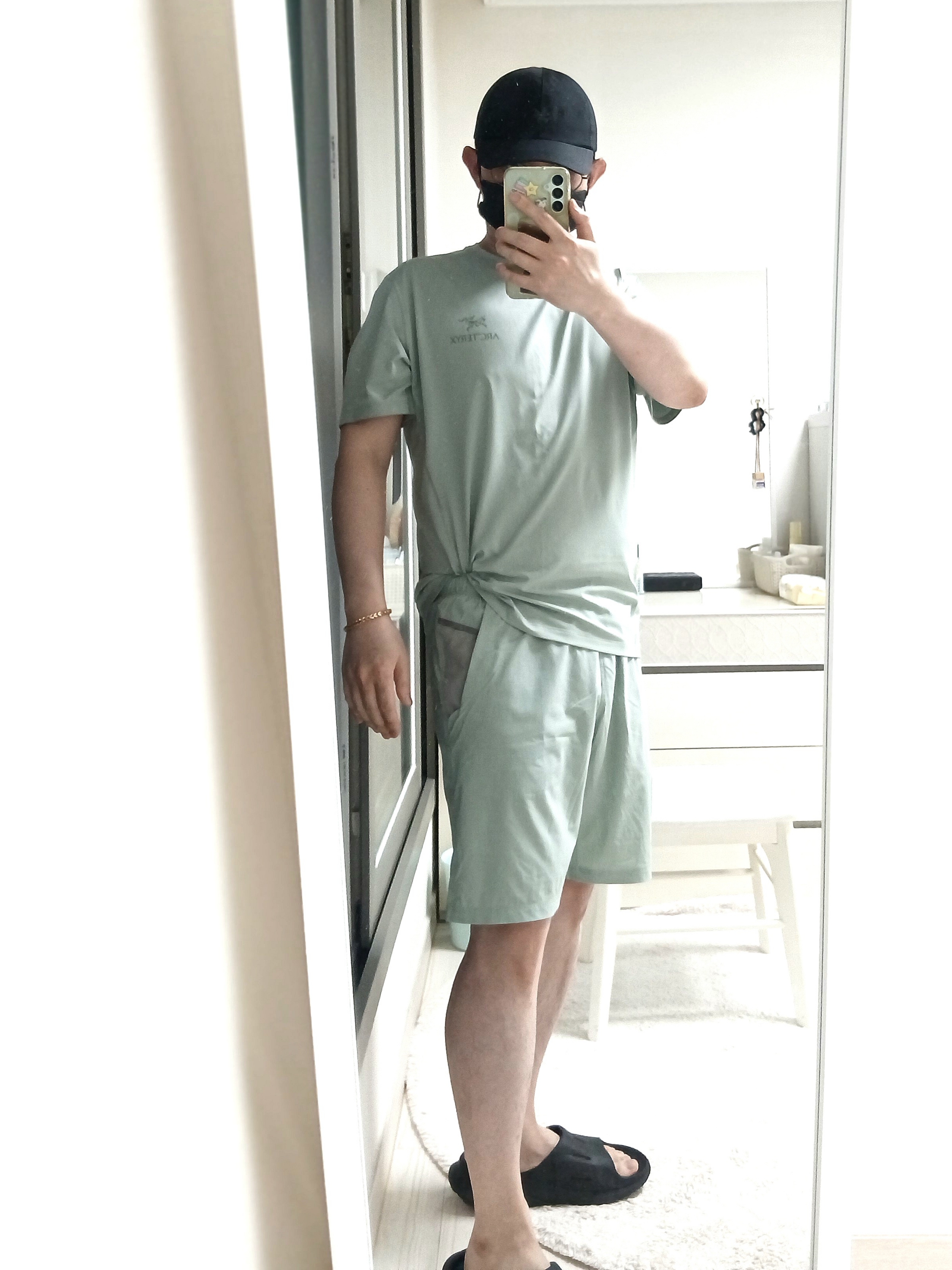 Goldwin Gore-Tex 3L Cap Black, Arc'teryx Motus Arcword Crew SS T-Shirt Stone Green Heather 착용 스타일 - 2