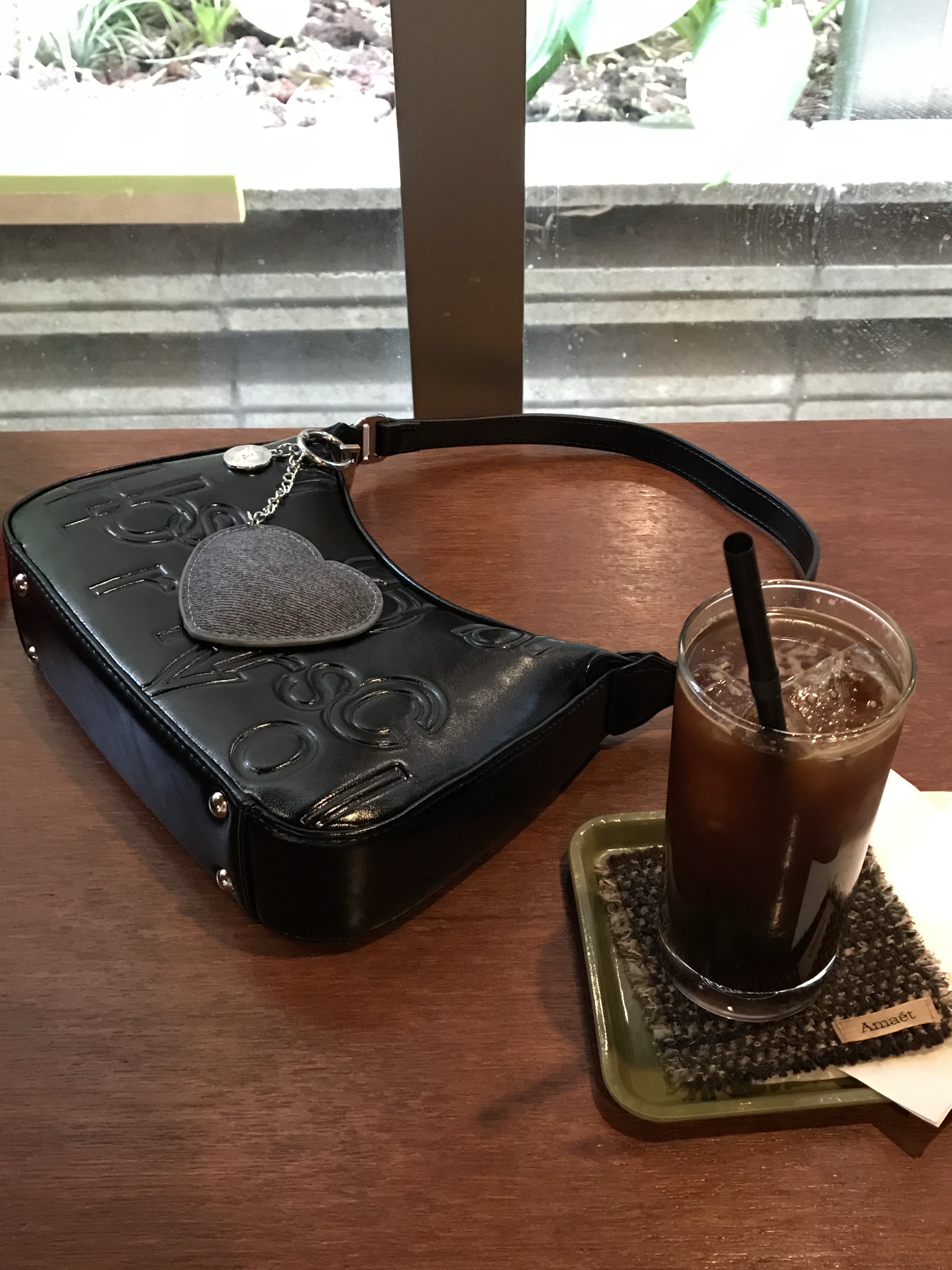 MILLO WOMEN Varnish Carving Bag Black 착용 스타일 - 5