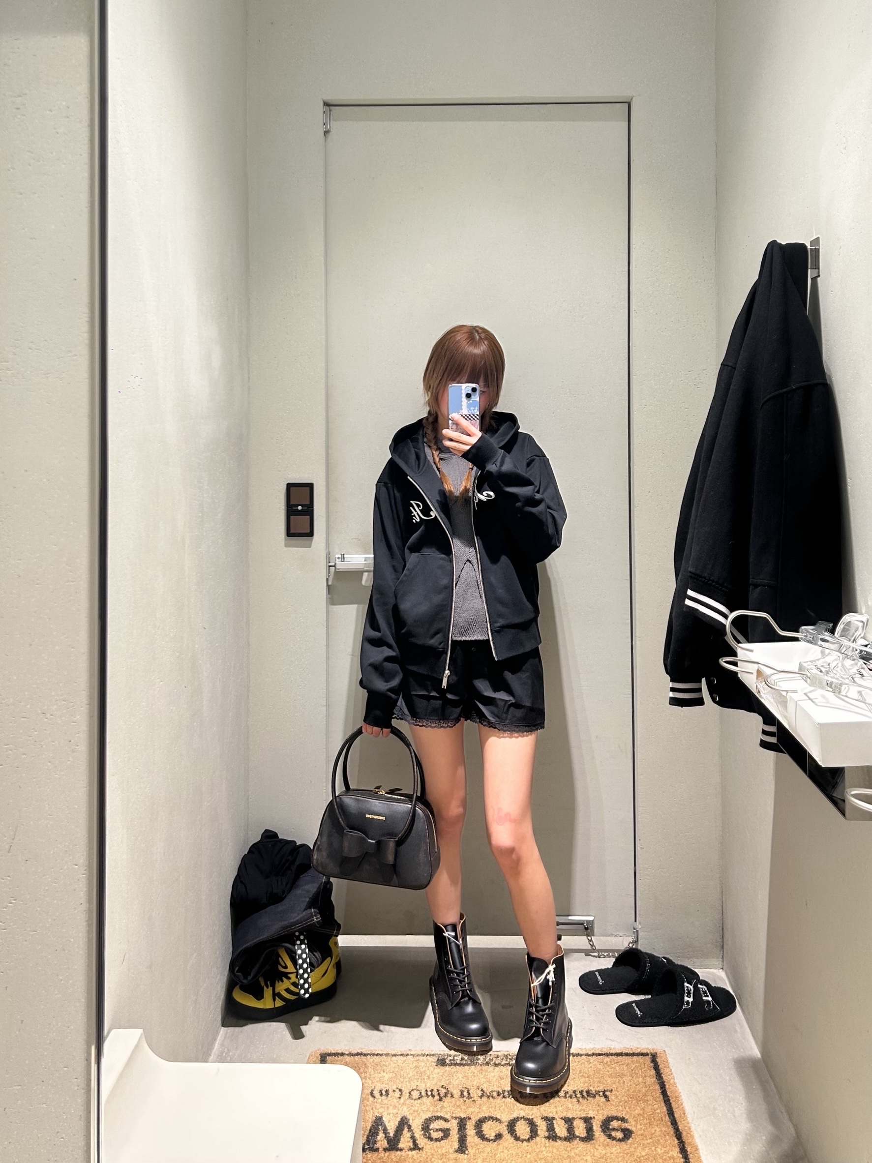 Markgong Women Fuck It Zip Hoodie Black - 26SS, Shushu/Tong Women Bow Ring Handle Bag Dark Brown - 26SS 착용 스타일 - 1