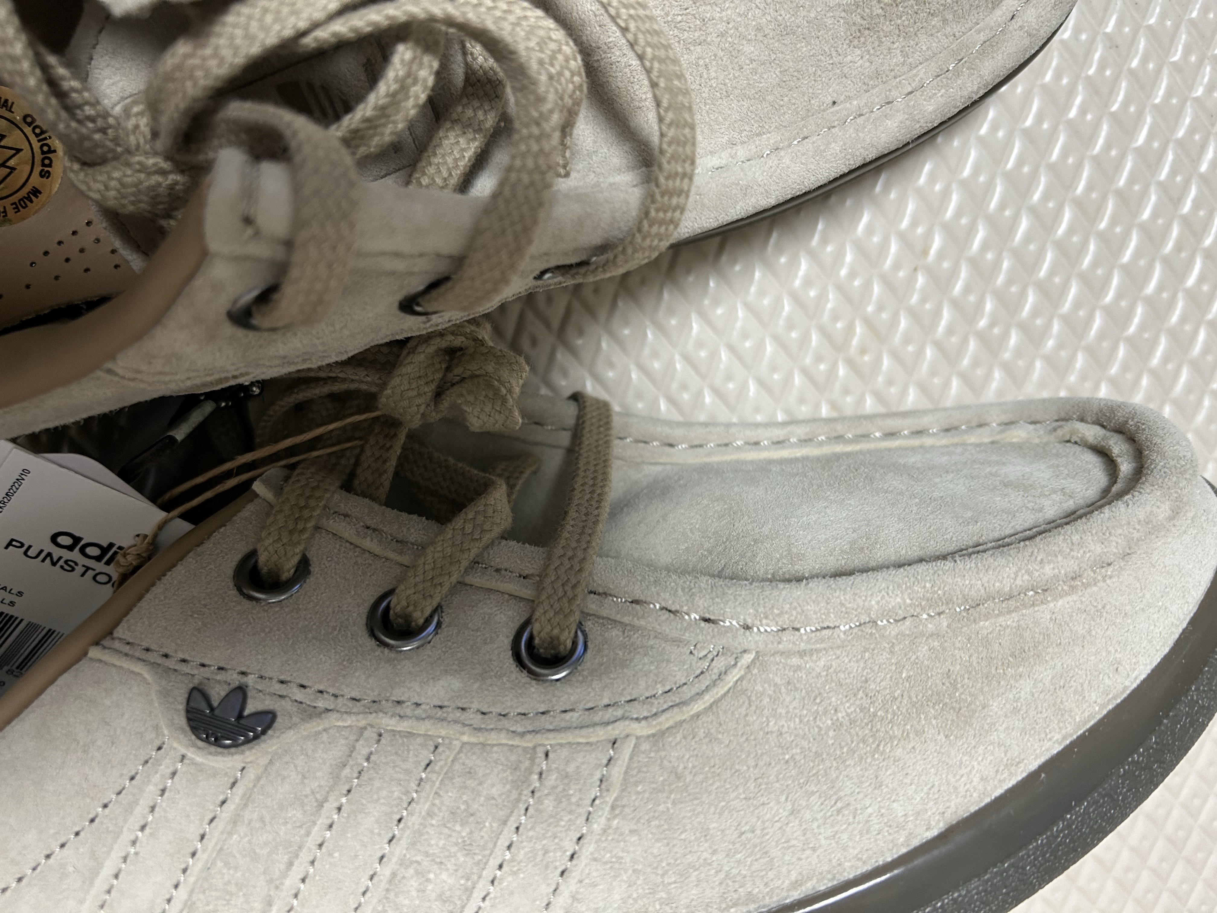 Adidas Punstock Spezial Blanch Cargo Cardboard 착용 스타일