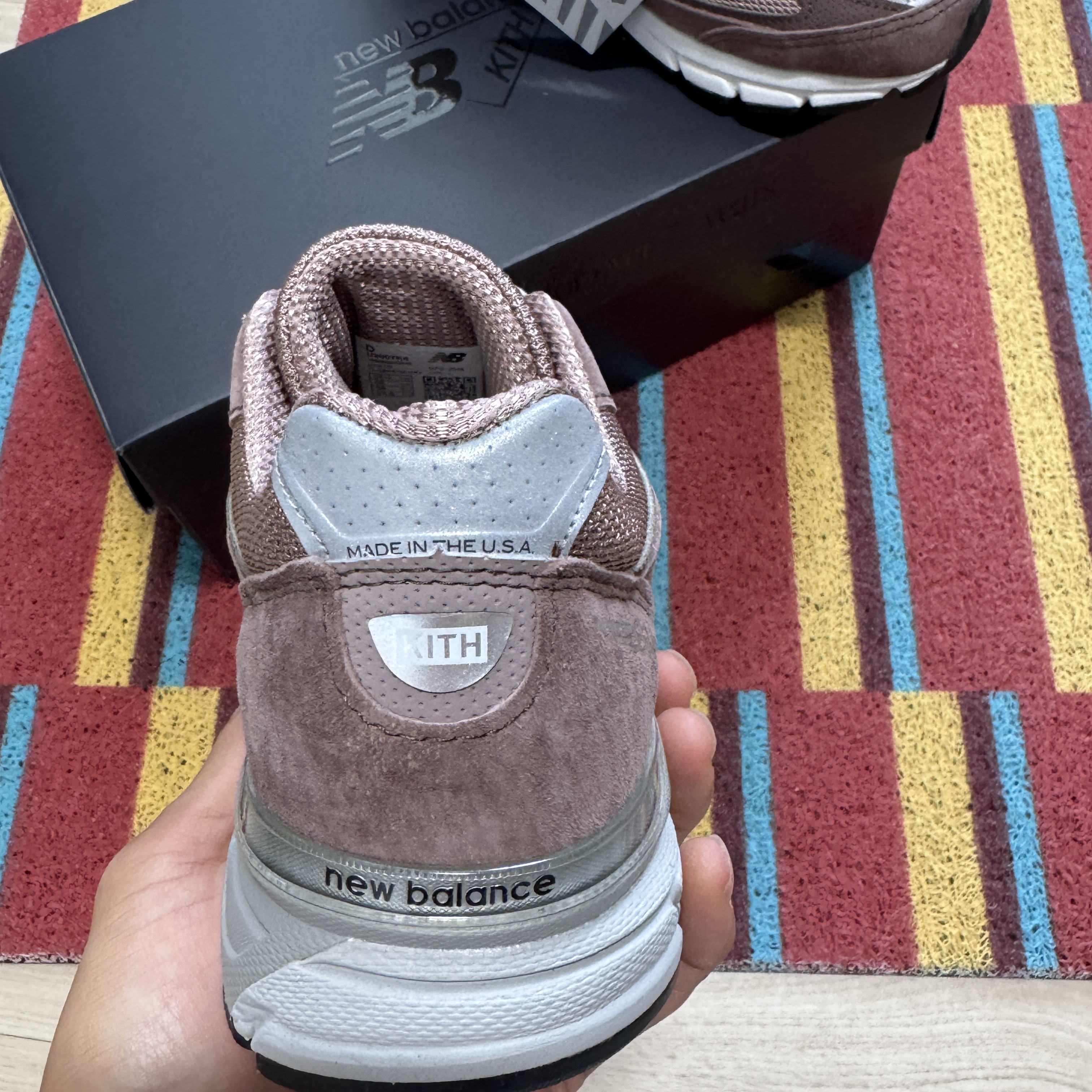 New Balance x Kith 990v4 Made in USA Dusty Mauve 착용 스타일 - 3