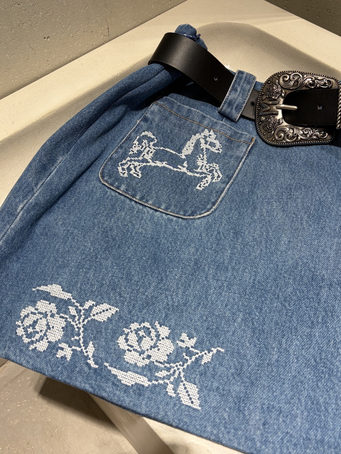 Markgong Women Blue Cross Stitch Embroidered Denim Skirt With Detachable Belt Blue - 26SS, Markgong Women Mark My Gong Printed Red 3/4 Sleeve Cowl Neck Backless Top Red - 26SS 착용 스타일 - 3
