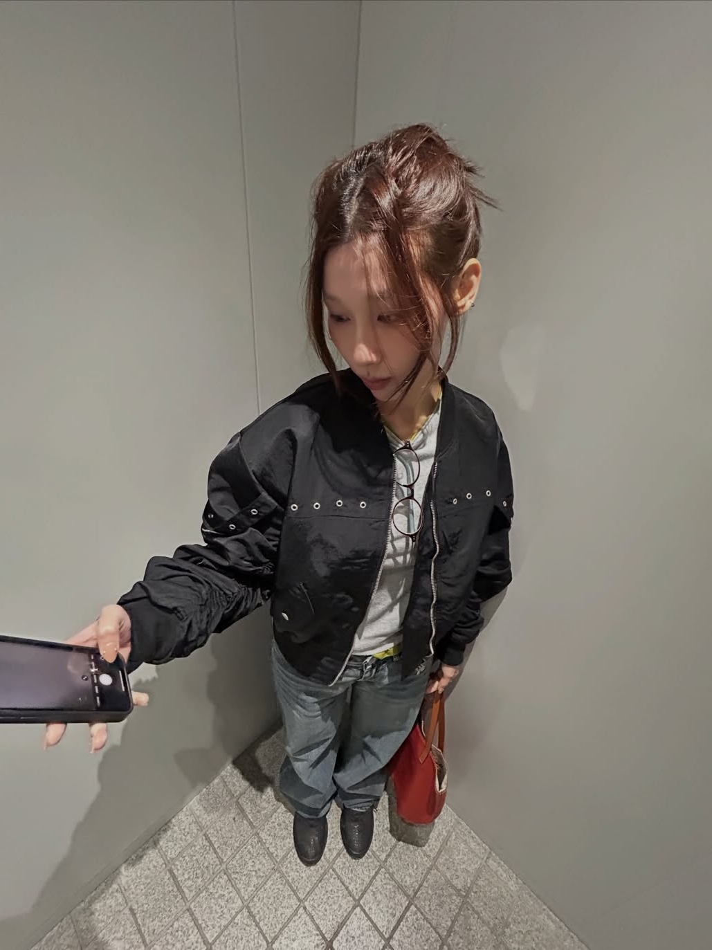 VOONT Eyelet Strap Ma-1 Jacket (BLACK) 착용 스타일 - 4