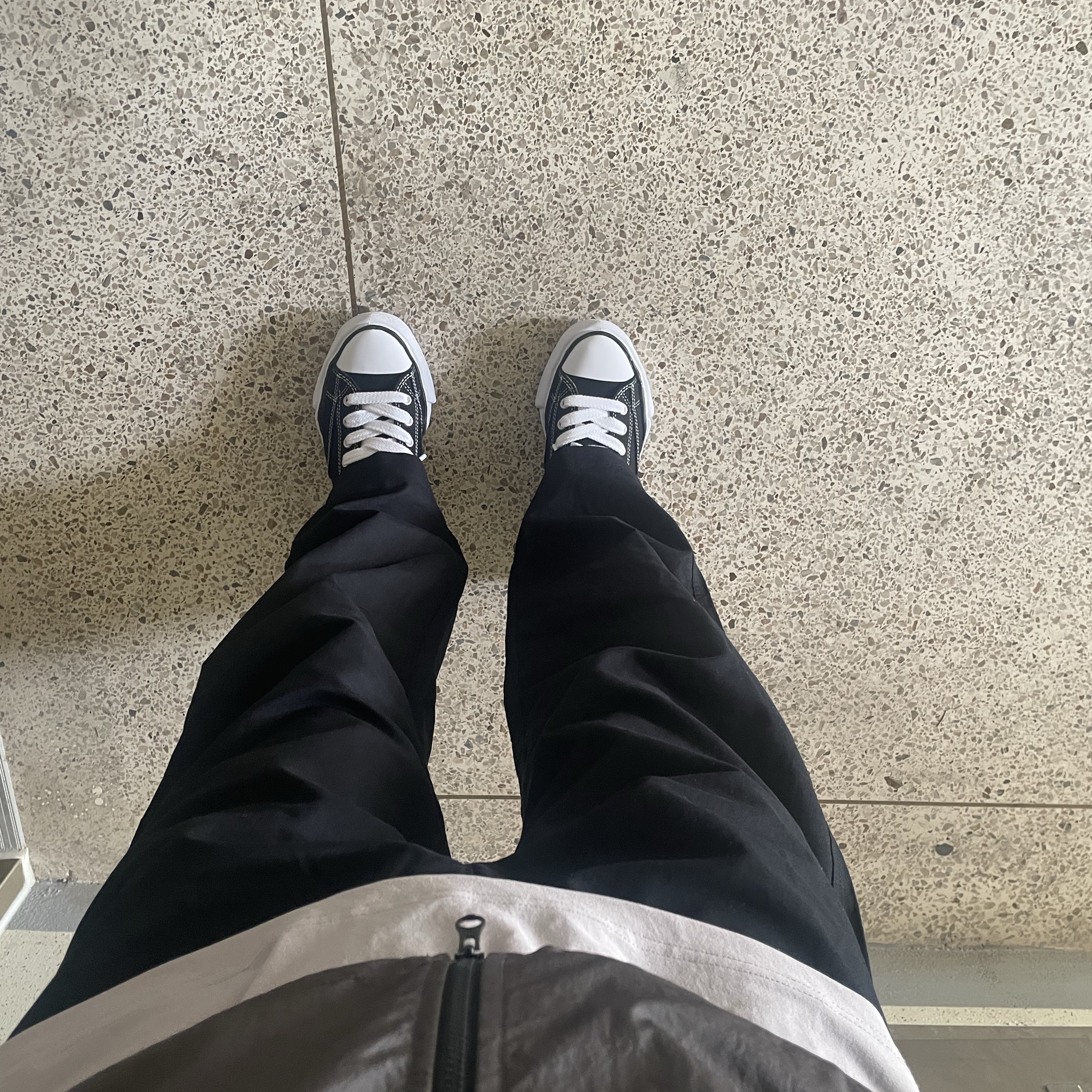 Maison Mihara Yasuhiro Peterson OG Sole Canvas Low Sneakers Black, Carhartt Loose Fit Heavyweight Regular Long Sleeve Pocket T-Shirt White 착용 스타일