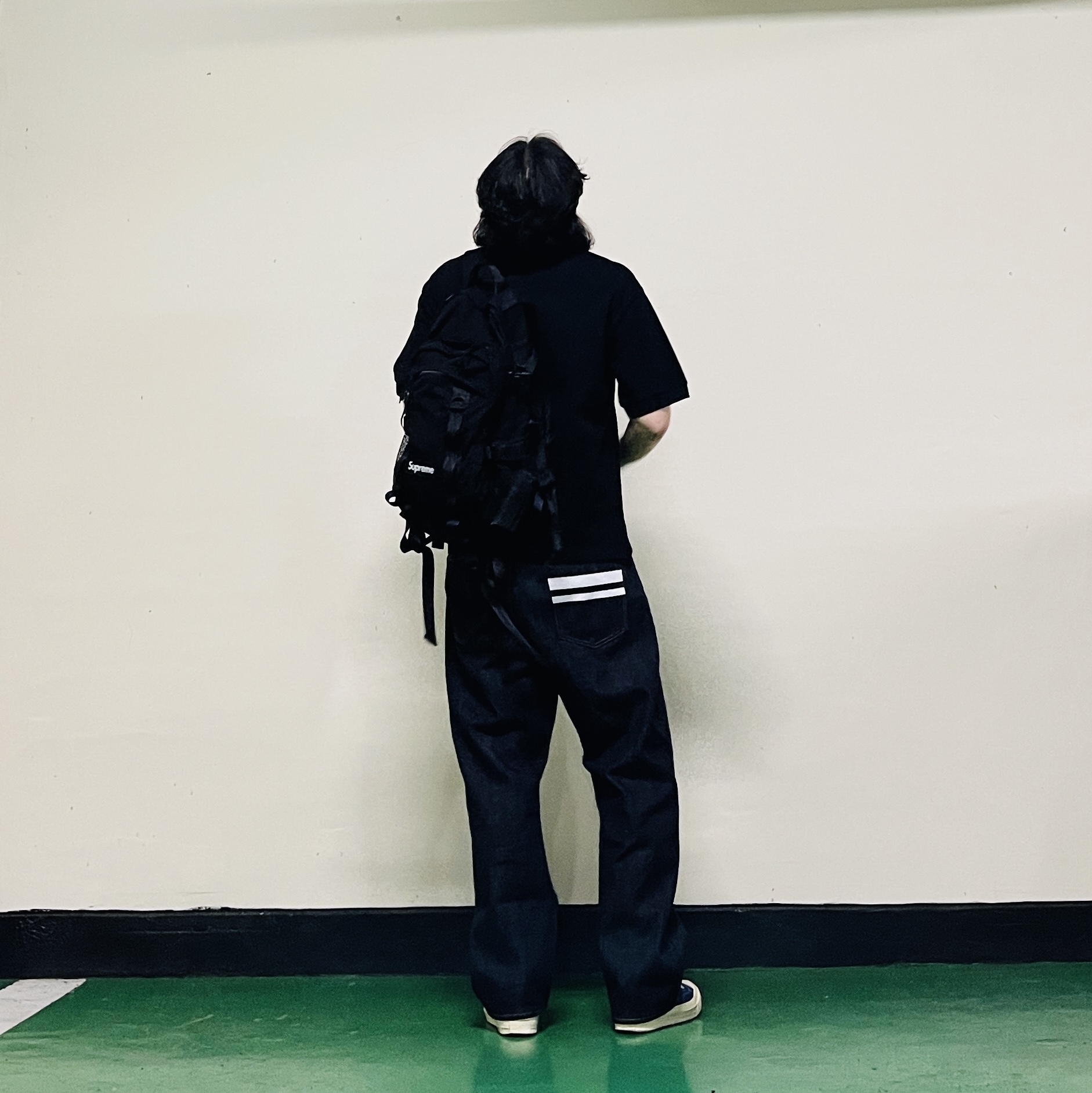 Supreme Backpack Black - 26SS, AMI de Coeur Tone-On-Tone Polo Shirt Black 착용 스타일 - 4