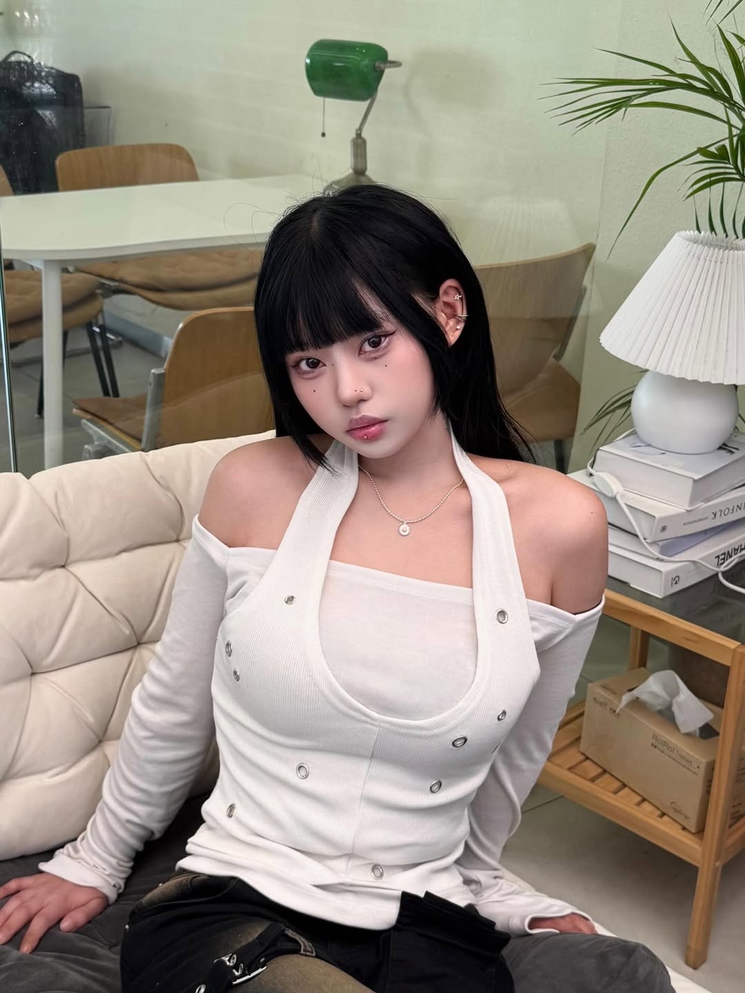 VOONT Eyelet Halter Long Sleeve (IVORY) 착용 스타일 - 3