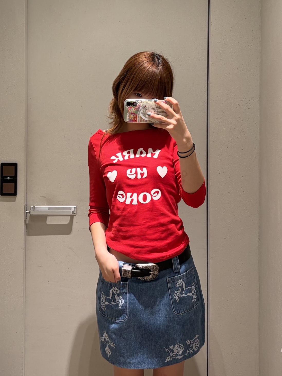 Markgong Women Mark My Gong Printed Red 3/4 Sleeve Cowl Neck Backless Top Red - 26SS, Phileo x Keen Women Targhee White - 26SS 착용 스타일 - 2
