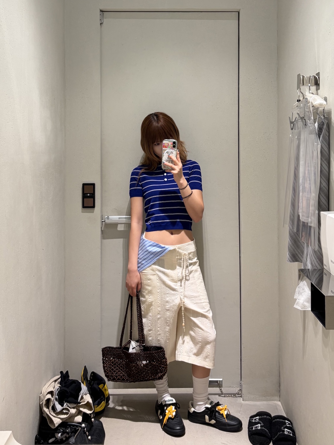 Young N Sang Women White Bermuda Shorts White - 26SS, Magliano x Veja Panenka Black - 26SS 착용 스타일 - 3