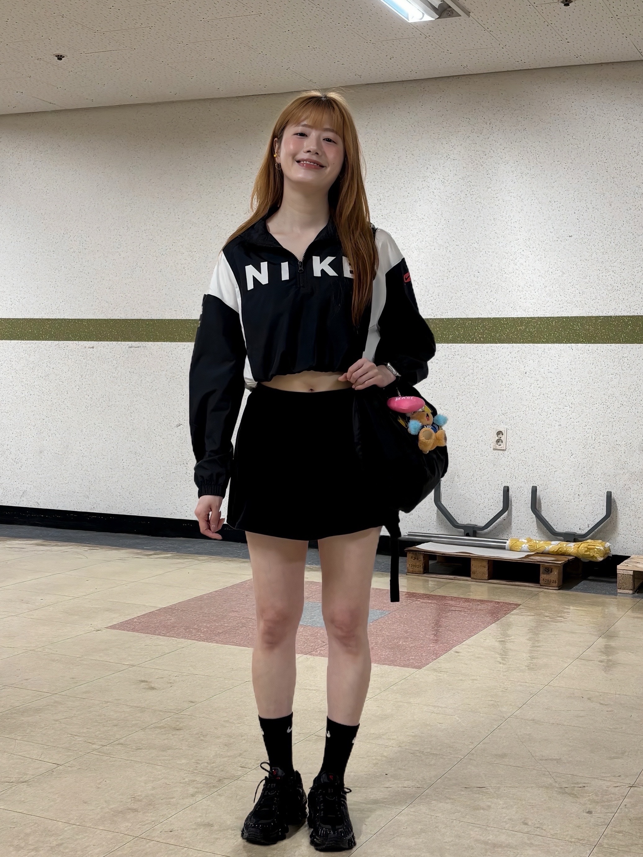(W) Nike Shox TL Black and Max Orange, Starbucks x KBO Lions Bearista Keychain 착용 스타일 - 6