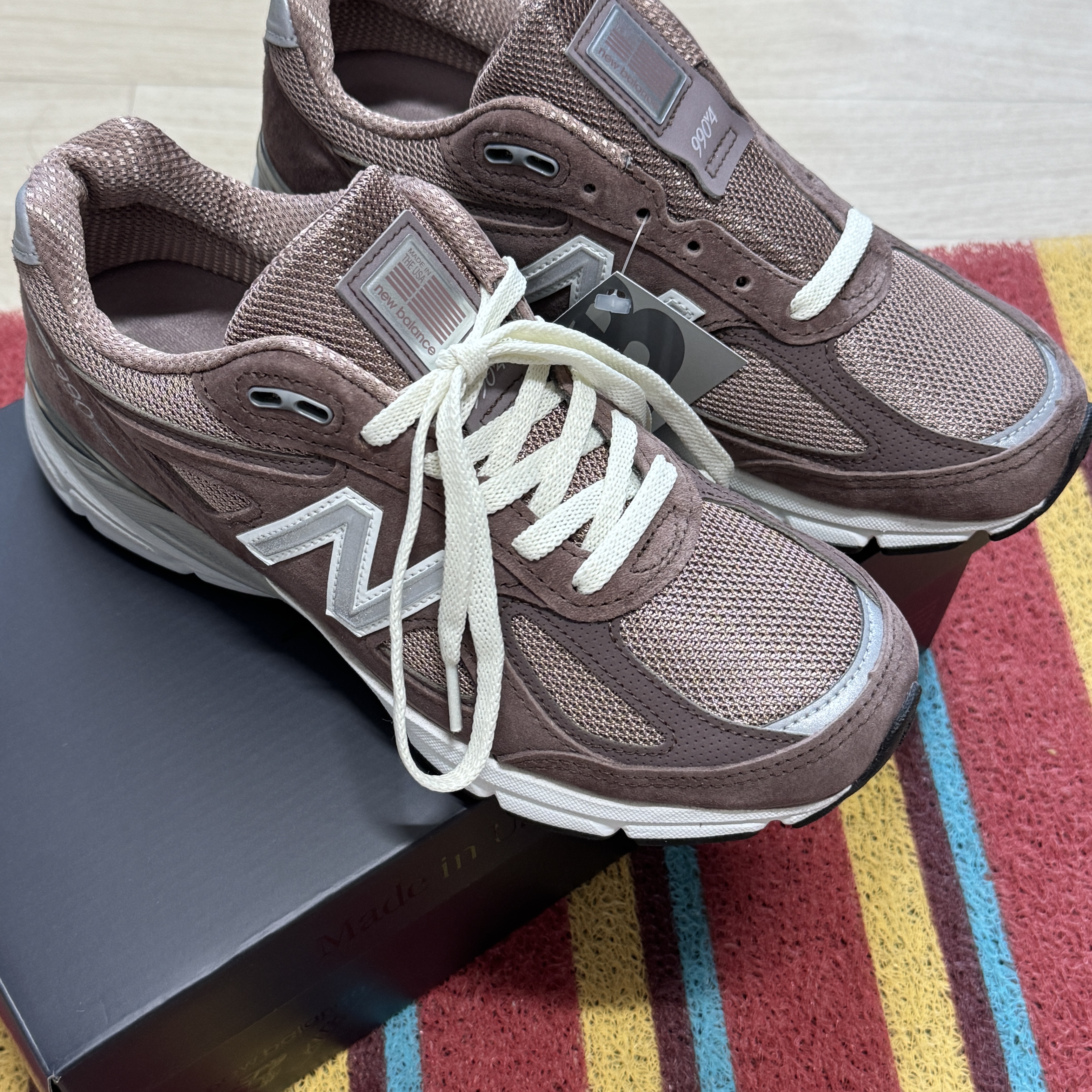 New Balance x Kith 990v4 Made in USA Dusty Mauve 착용 스타일 - 1