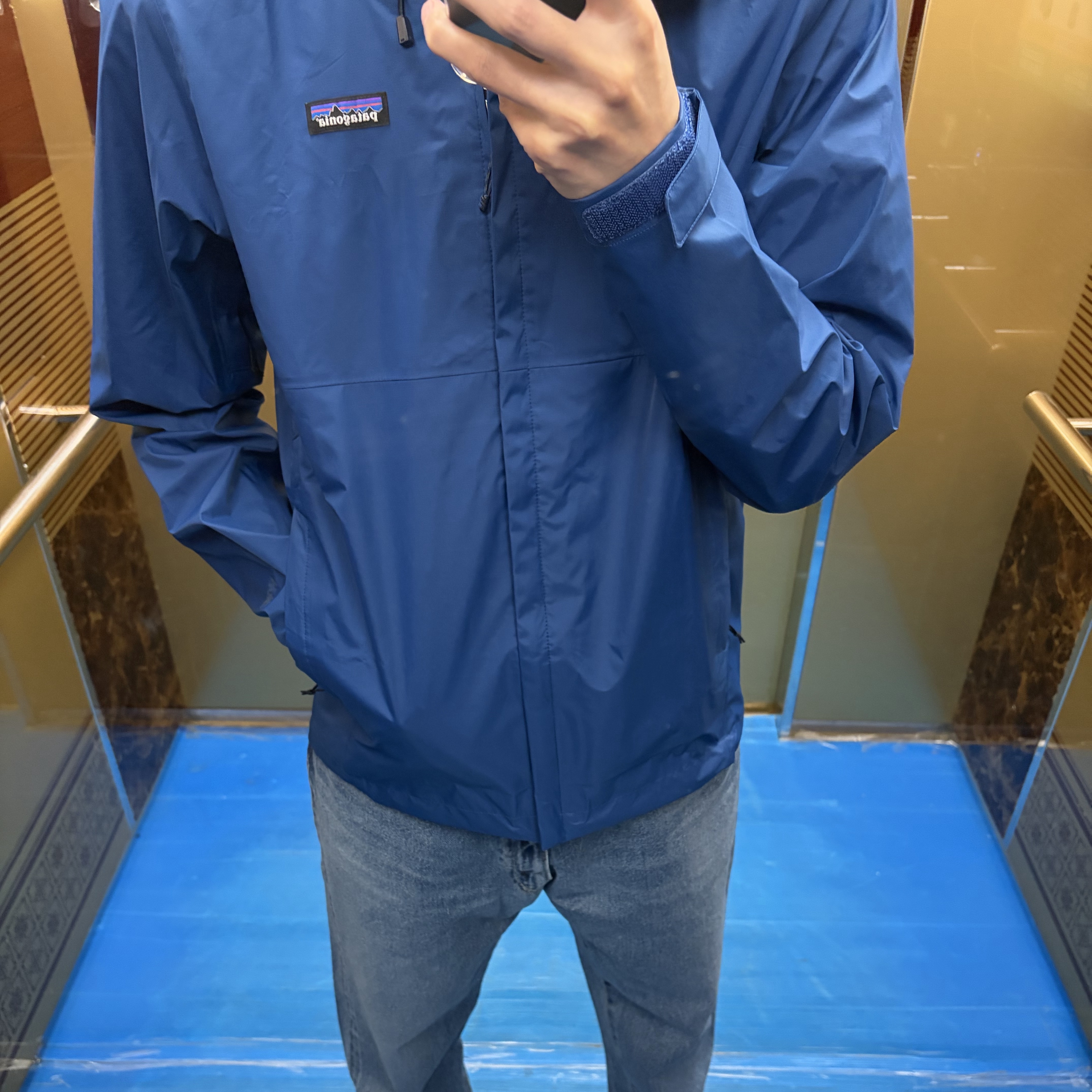 Patagonia Torrentshell 3L Rain Jacket Clement Blue, Kaptain Sunshine 5P Zipper Front Denim Pants Indigo Vintage Wash 착용 스타일