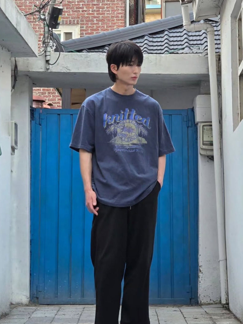 Knitted Pigment Palm Tree Graphic T-Shirt Blue 착용 스타일 - 2
