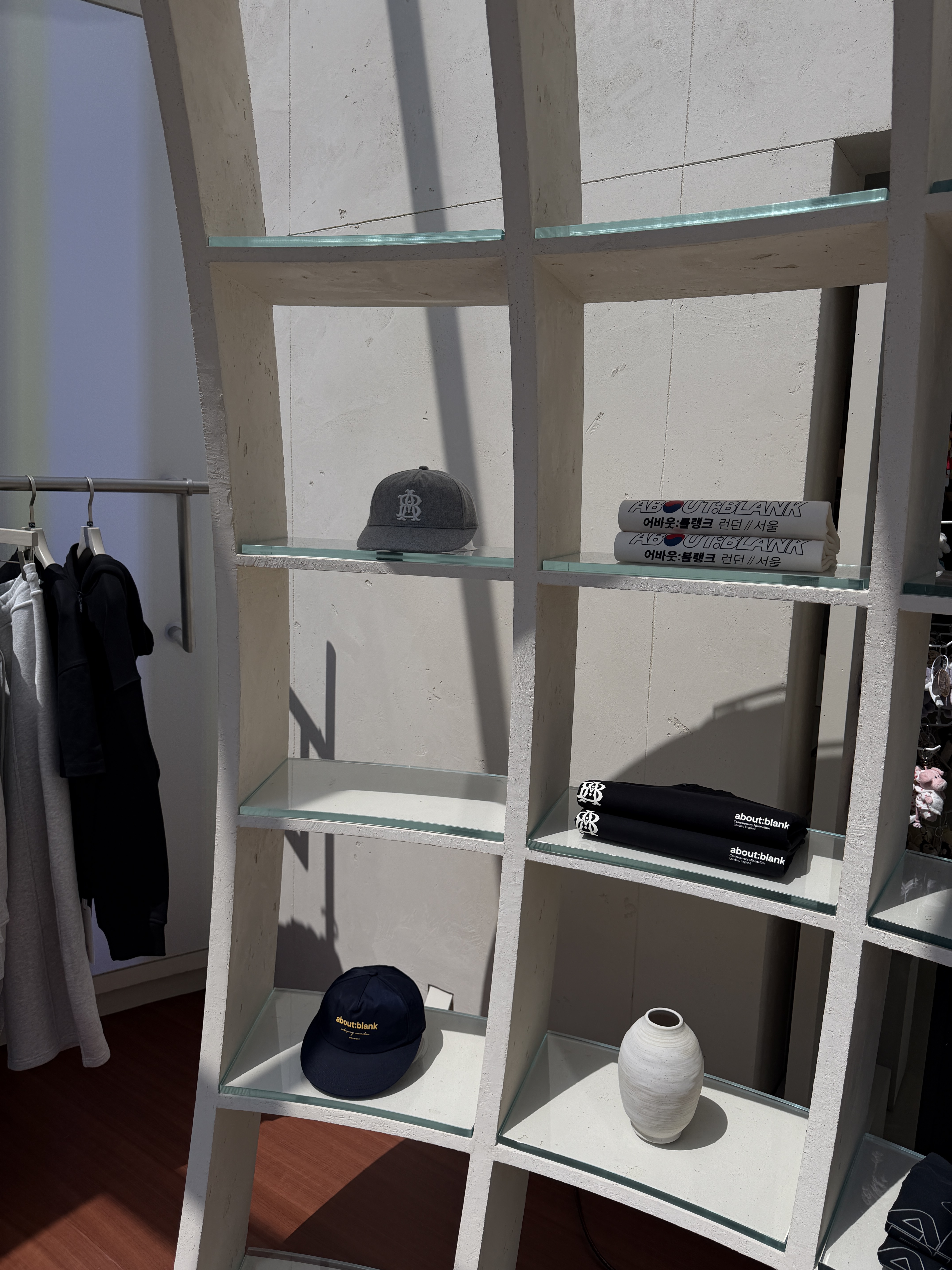 [KREAM 단독] About:Blank Dual Logo Zip Hoodie Grey Marl Black - 26SS, [KREAM 단독] [재입고] About:Blank Monogram Contrast Cap Ecru Navy - 26SS 착용 스타일 - 6