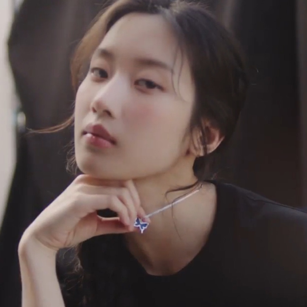 Nonenon Ee Fly Necklace 착용 스타일
