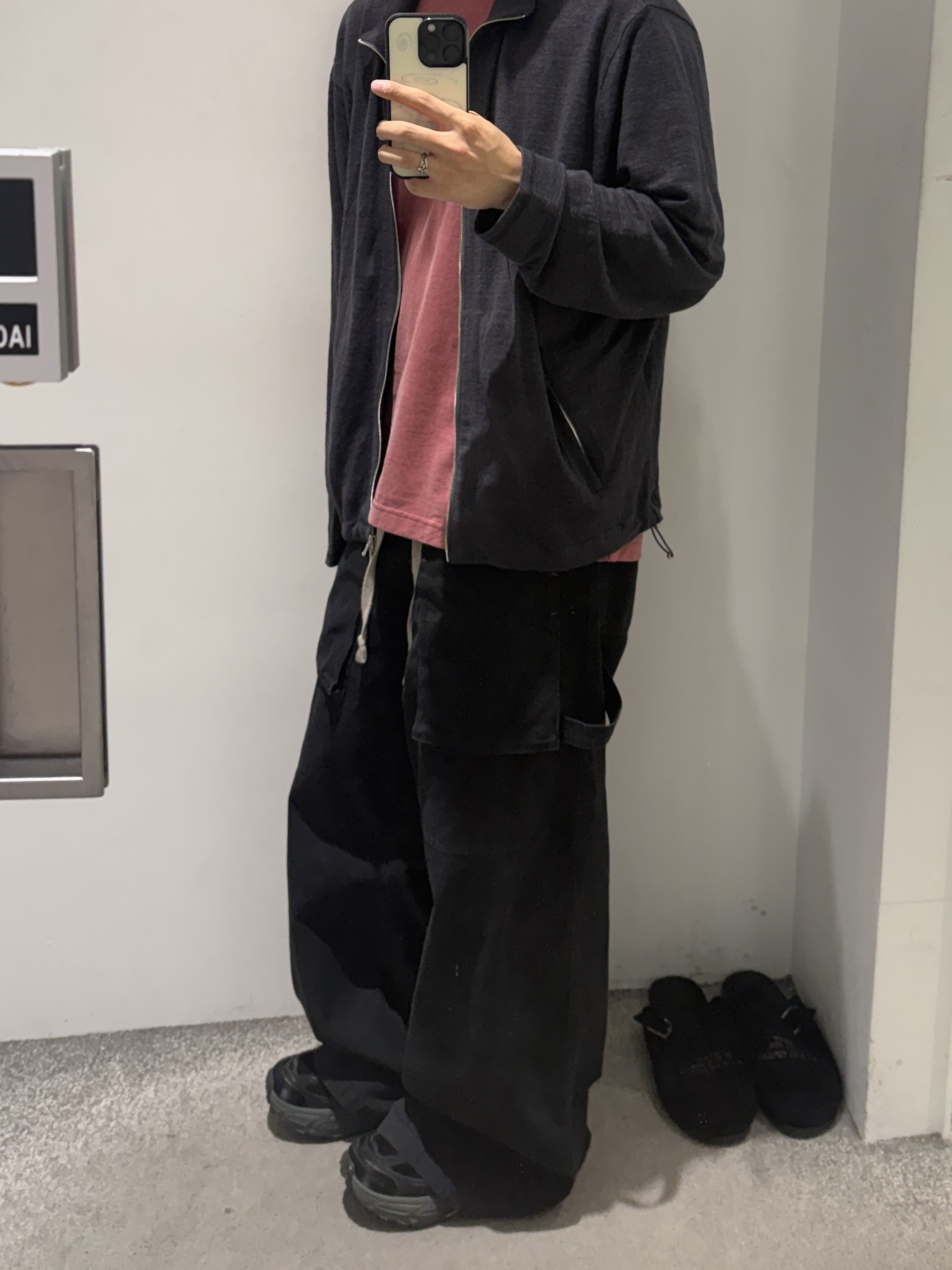 Polyteru Silky Linen Jersey Zip Up Charcoal Navy, Hoka x Xlim Mafate Speed 2 TS Black Charcoal 착용 스타일