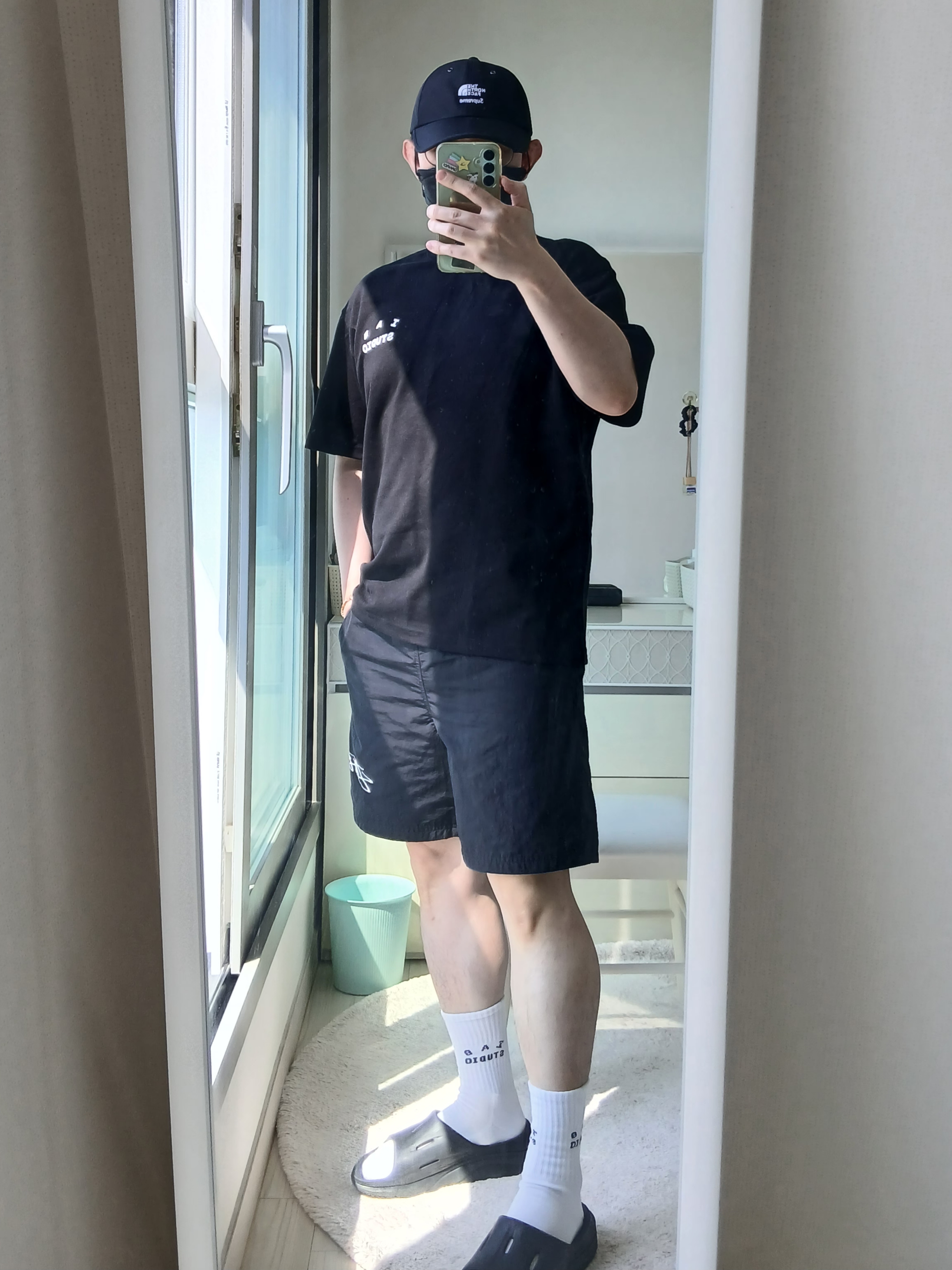 Supreme x The North Face Split 6-Panel Black - 24SS, IAB Studio Basic T-Shirt Black White 착용 스타일 - 2