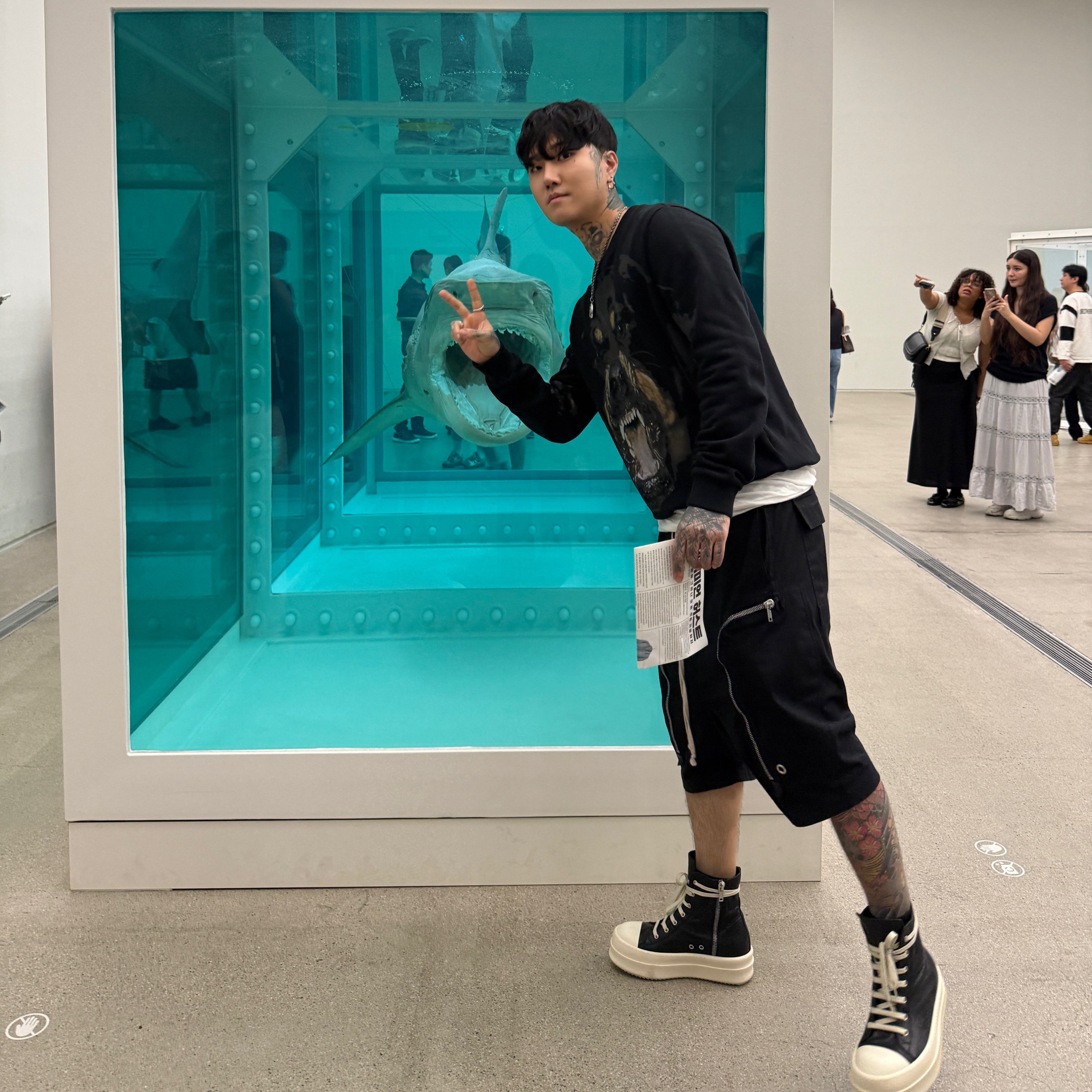 Rick Owens Bauhaus Bela Drawstring Cargo Shorts Black, Hansroom Chrome Hearts Dagger Ring 착용 스타일 - 2