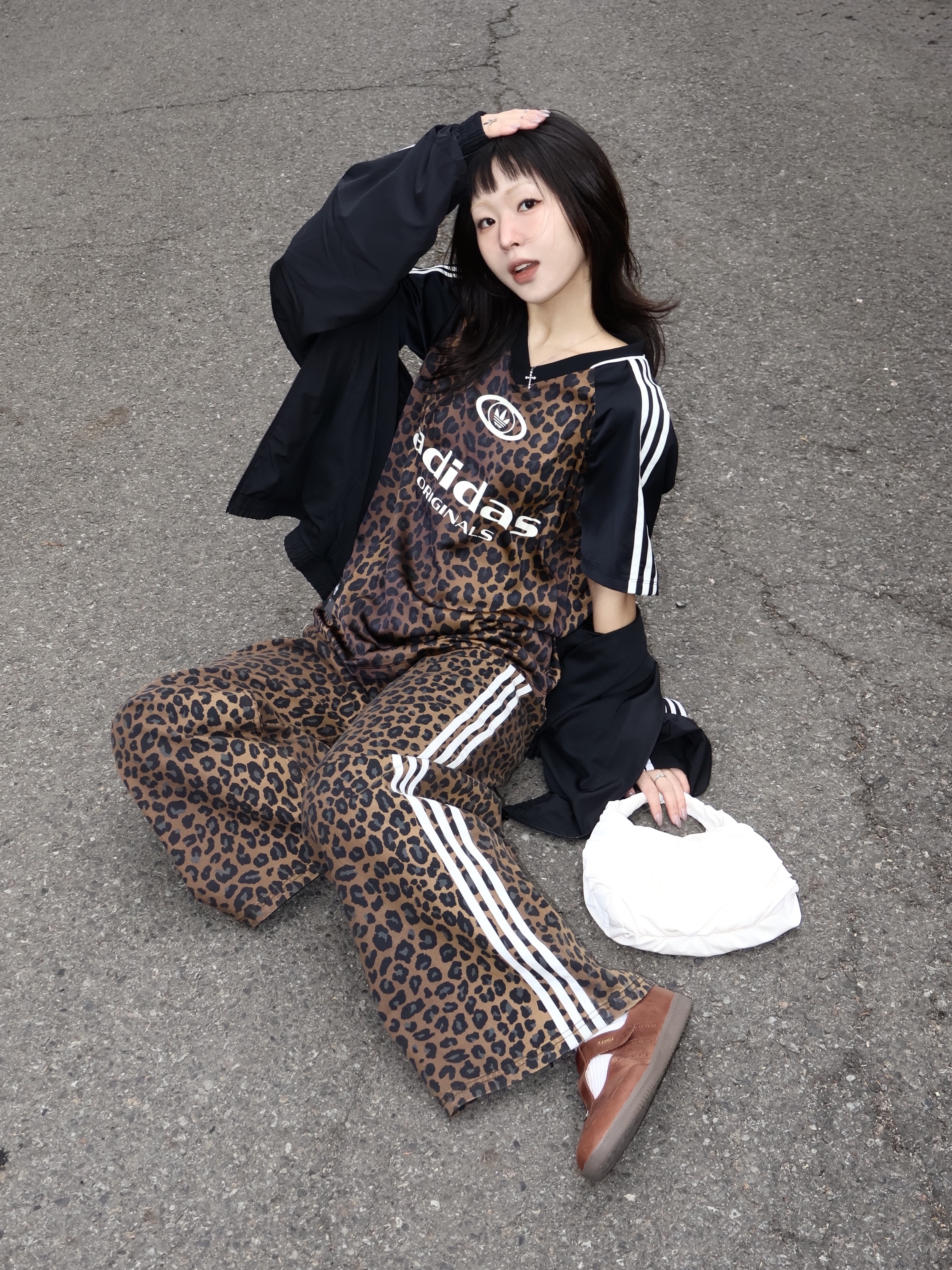 (W) Adidas Samba Jane Brown Sand Strata 착용 스타일 - 2