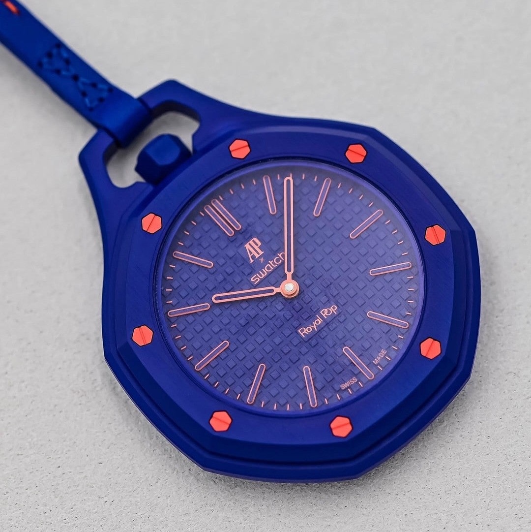 Swatch x Audemars Piguet Bioceramic Royal Pop Ocho Negro 착용 스타일 - 5