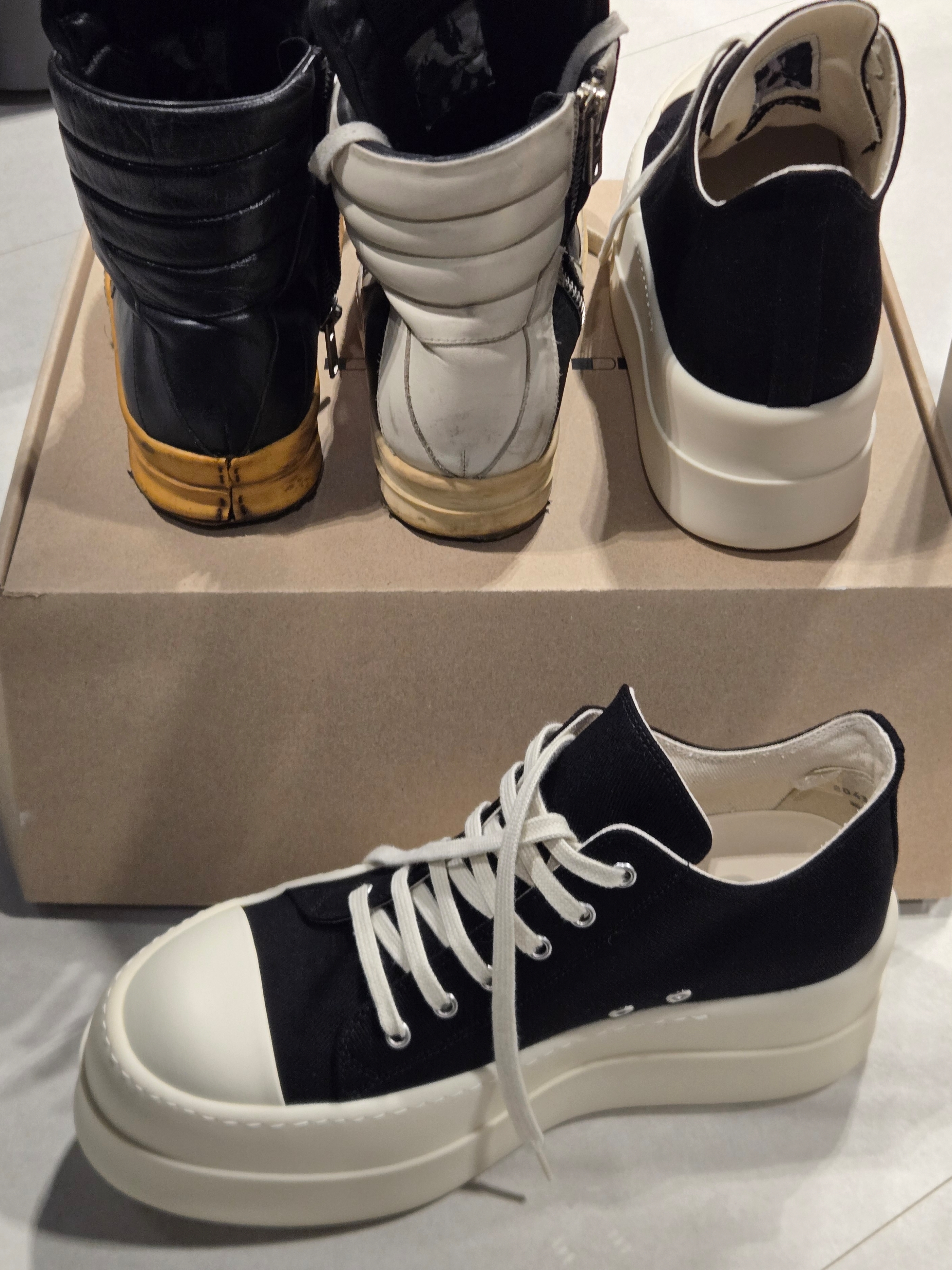 Rick Owens Mega Bumper Low Sneakers Black Milk, Rick Owens Geobasket Sneakers Black Milk 착용 스타일