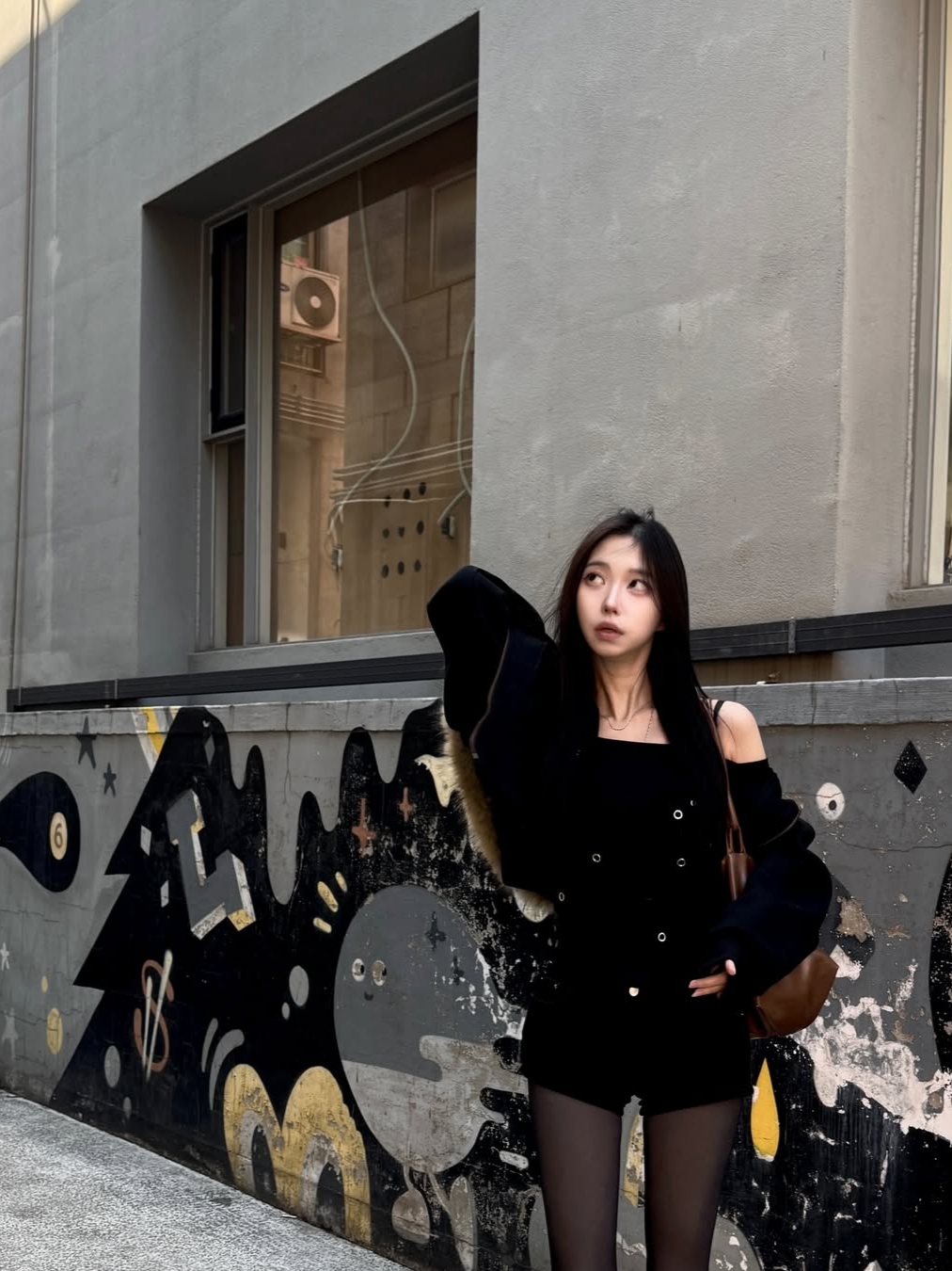 VOONT Eyelet Halter Long Sleeve (BLACK) 착용 스타일 - 3