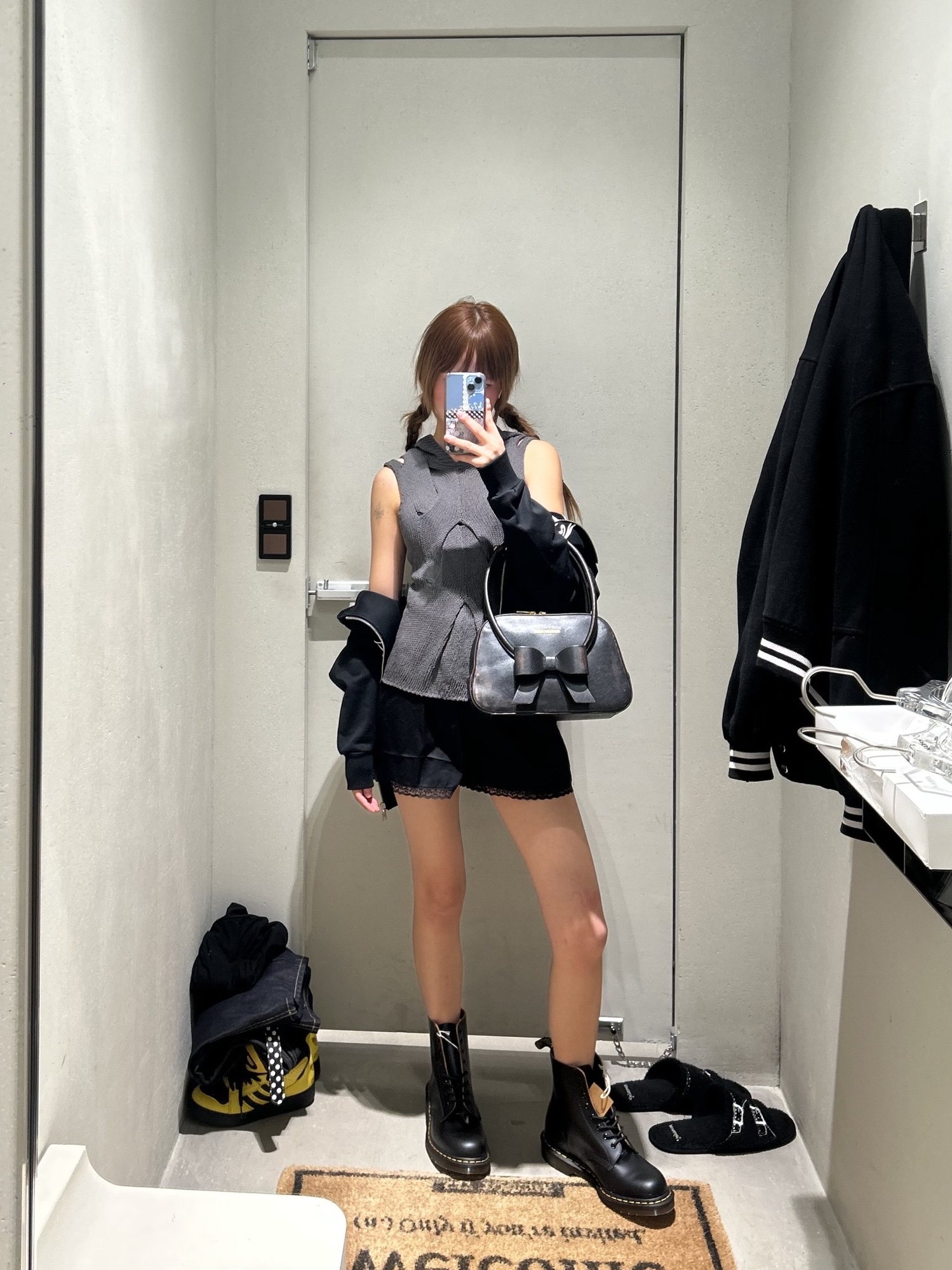 Nache Women Out In Knitted Sleeveless Charcoal - 26SS, [KREAM 단독] Cou Cou Intimates Women The Boxer Black - 26SS 착용 스타일 - 2
