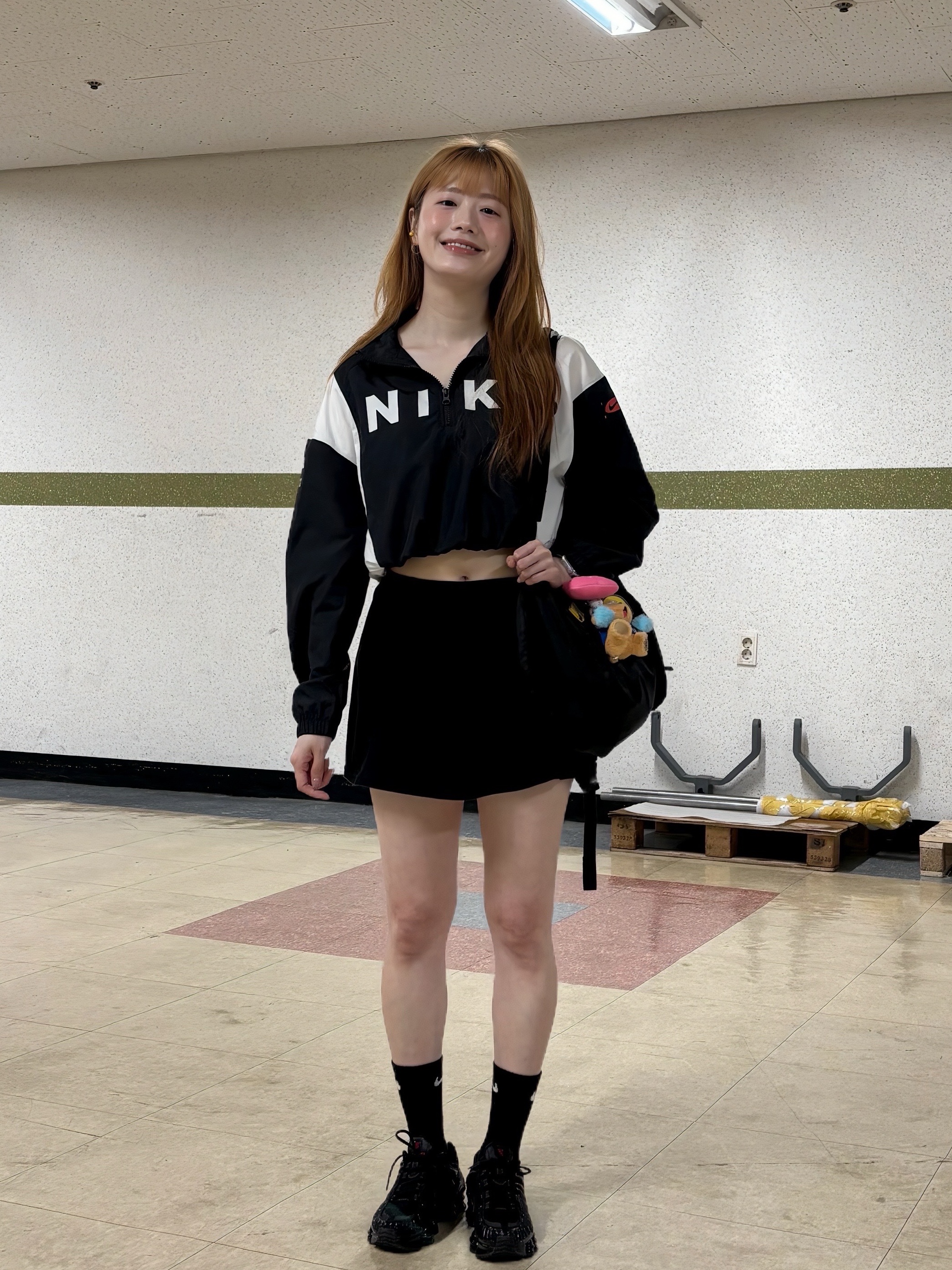 (W) Nike Shox TL Black and Max Orange, Starbucks x KBO Lions Bearista Keychain 착용 스타일 - 7
