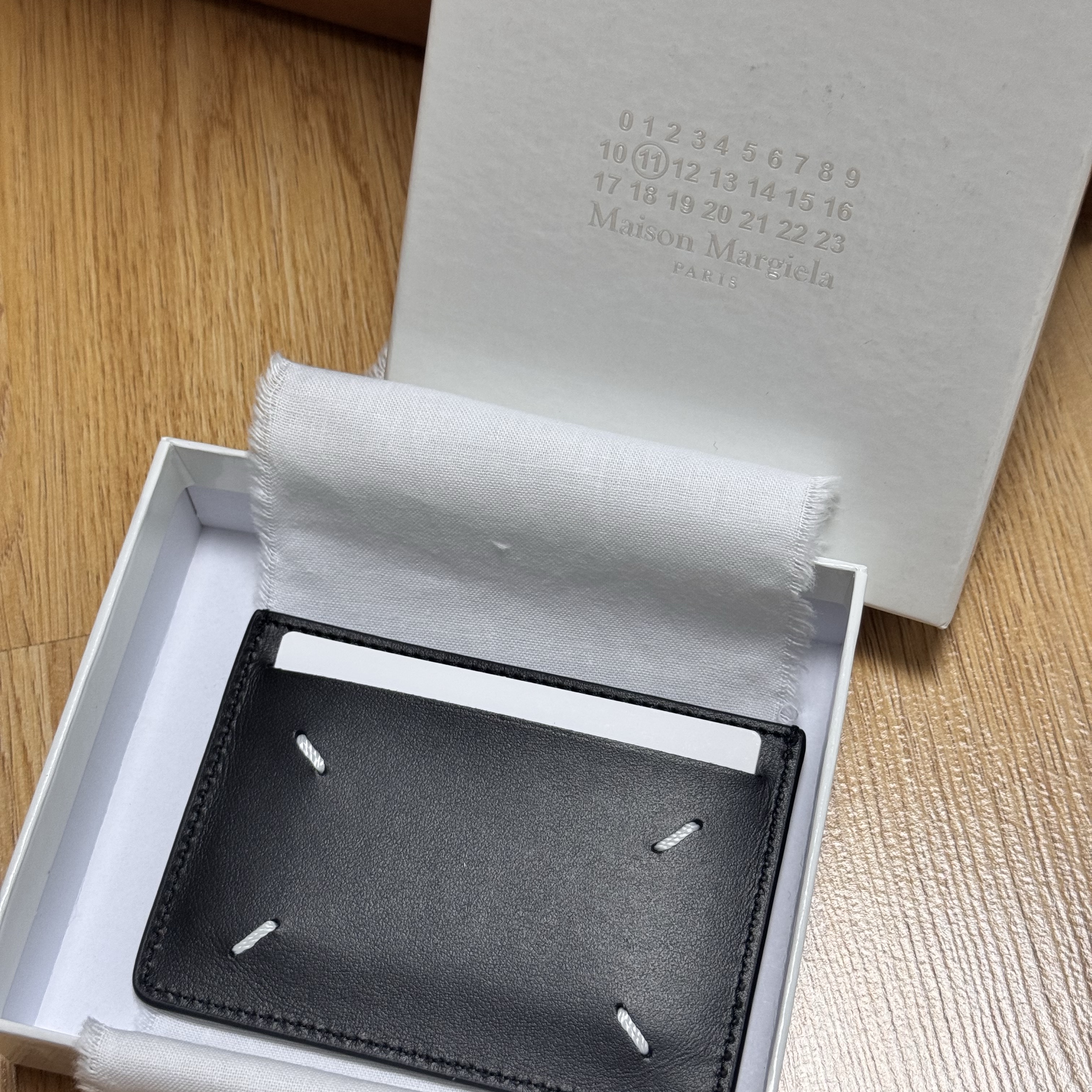 Maison Margiela Four Stitch Card Holder Black 착용 스타일