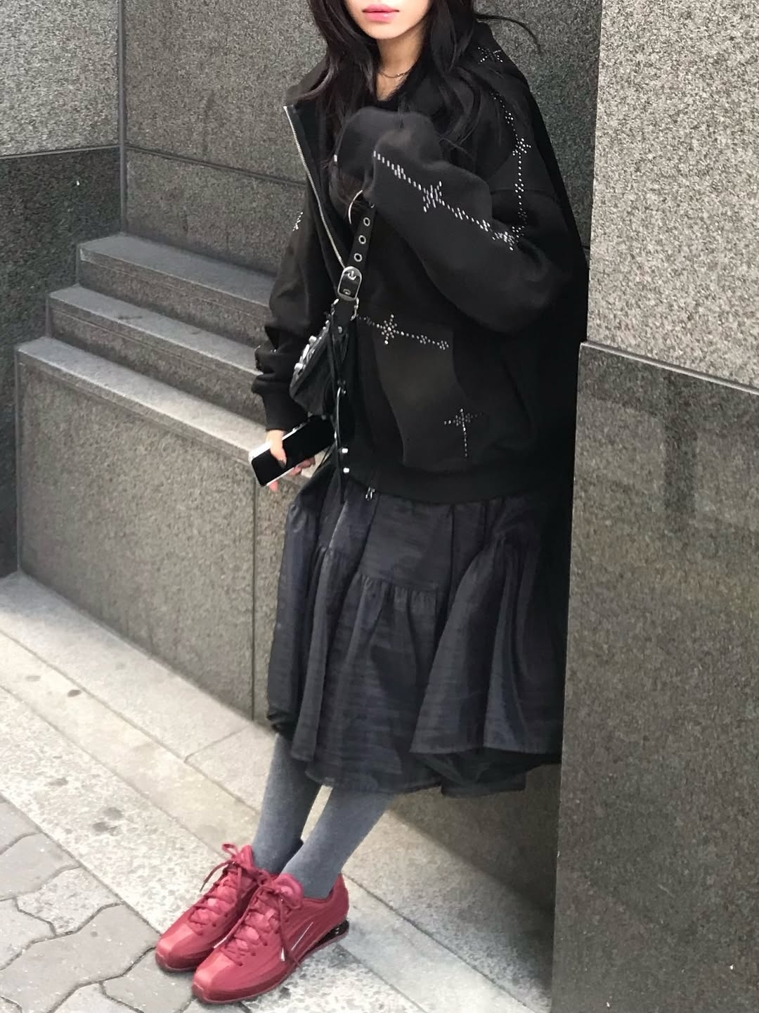 VOONT Stud Line Hood Zip-Up (BLACK) 착용 스타일 - 5