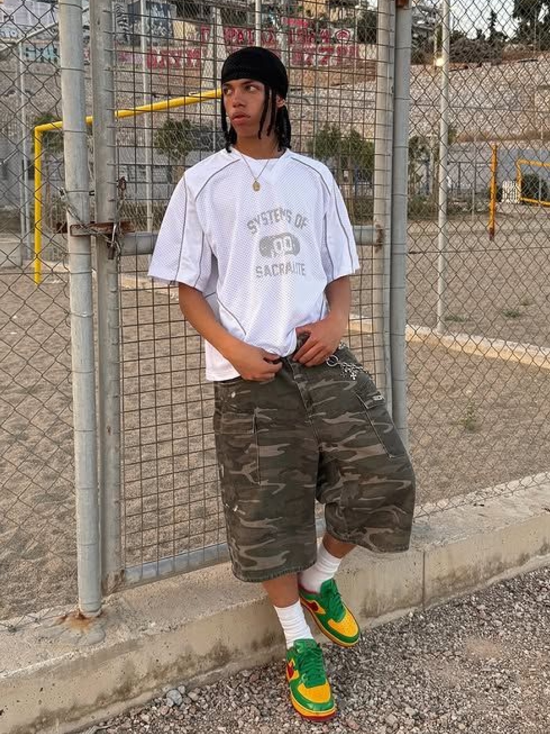 AMOU Camo One Tuck Bermuda Pants Charcoal, SLOW RECORD HOUSE Carpenter Bermuda Wide Camo Pants Vintage Green 착용 스타일 - 5
