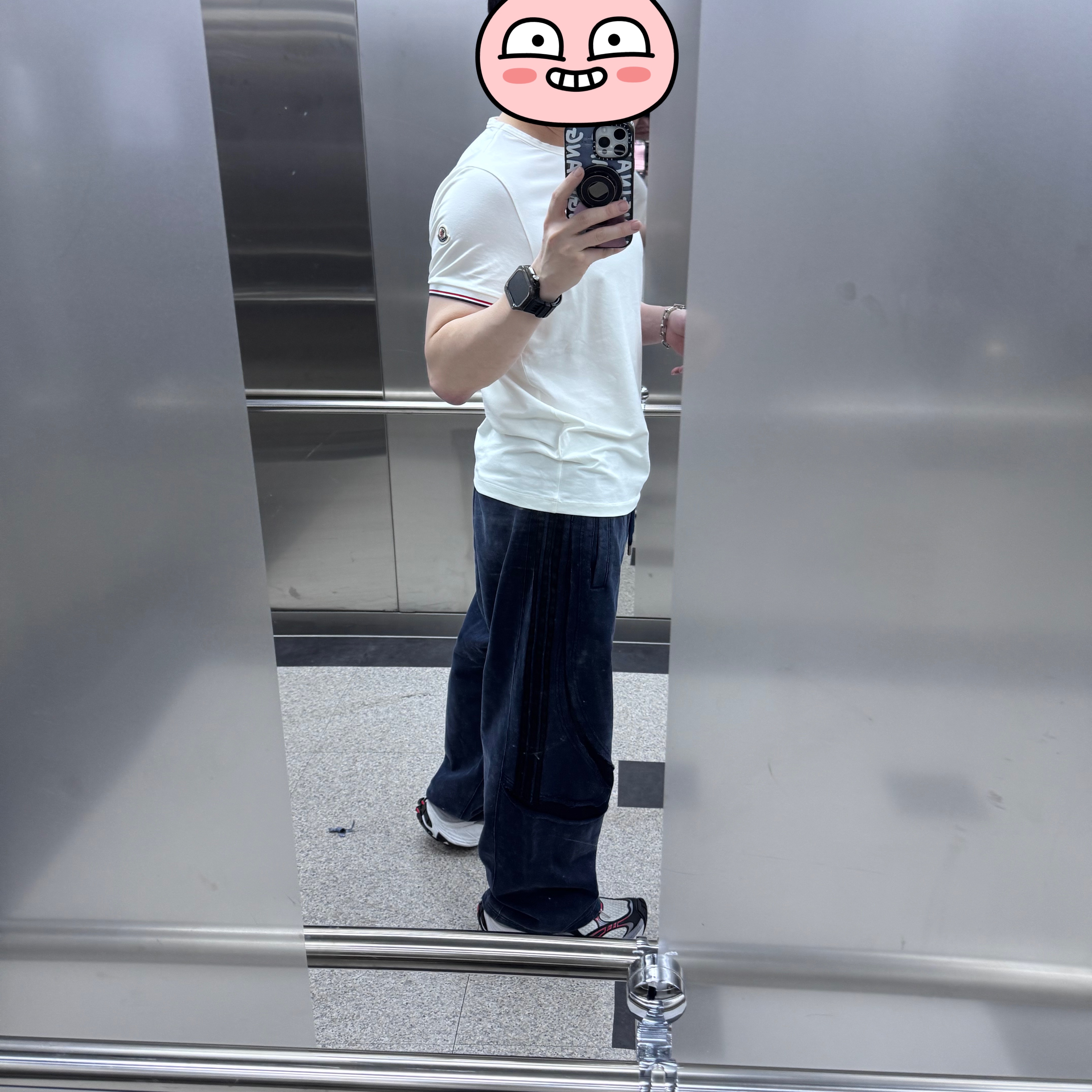 Adidas x Thug Club Teamgeist Sweatpants Night Indigo - KR Sizing, Balenciaga 10XL Sneakers Grey White Red 착용 스타일