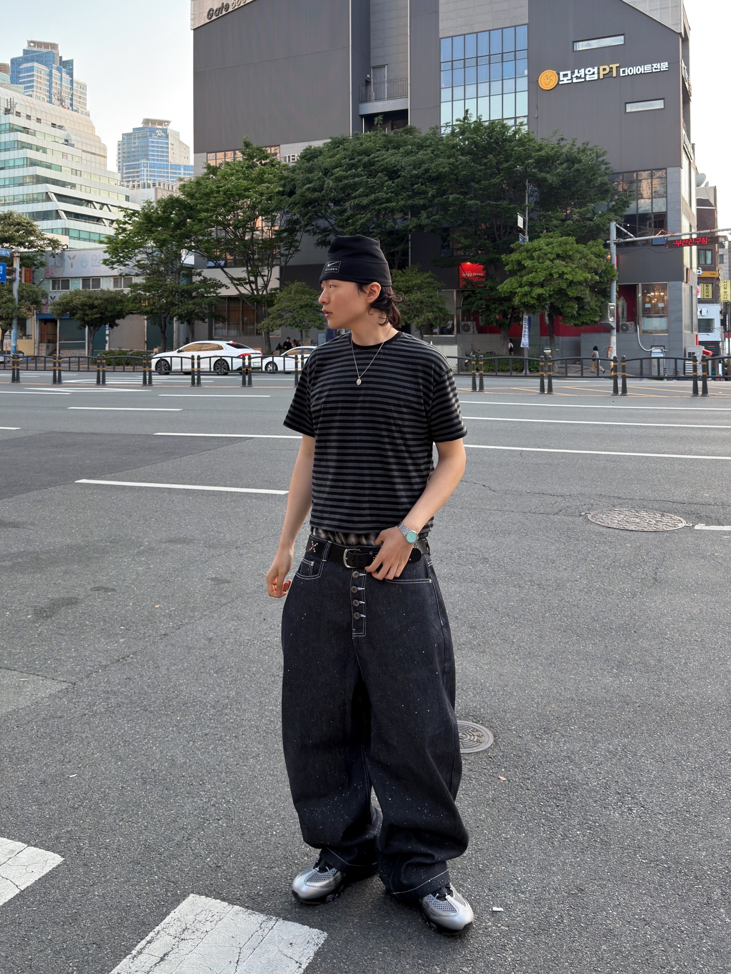 Nike x Palace Air Max 95 Metallic Silver Aluminum, Nike x Stussy Skull Cap Black 착용 스타일 - 4