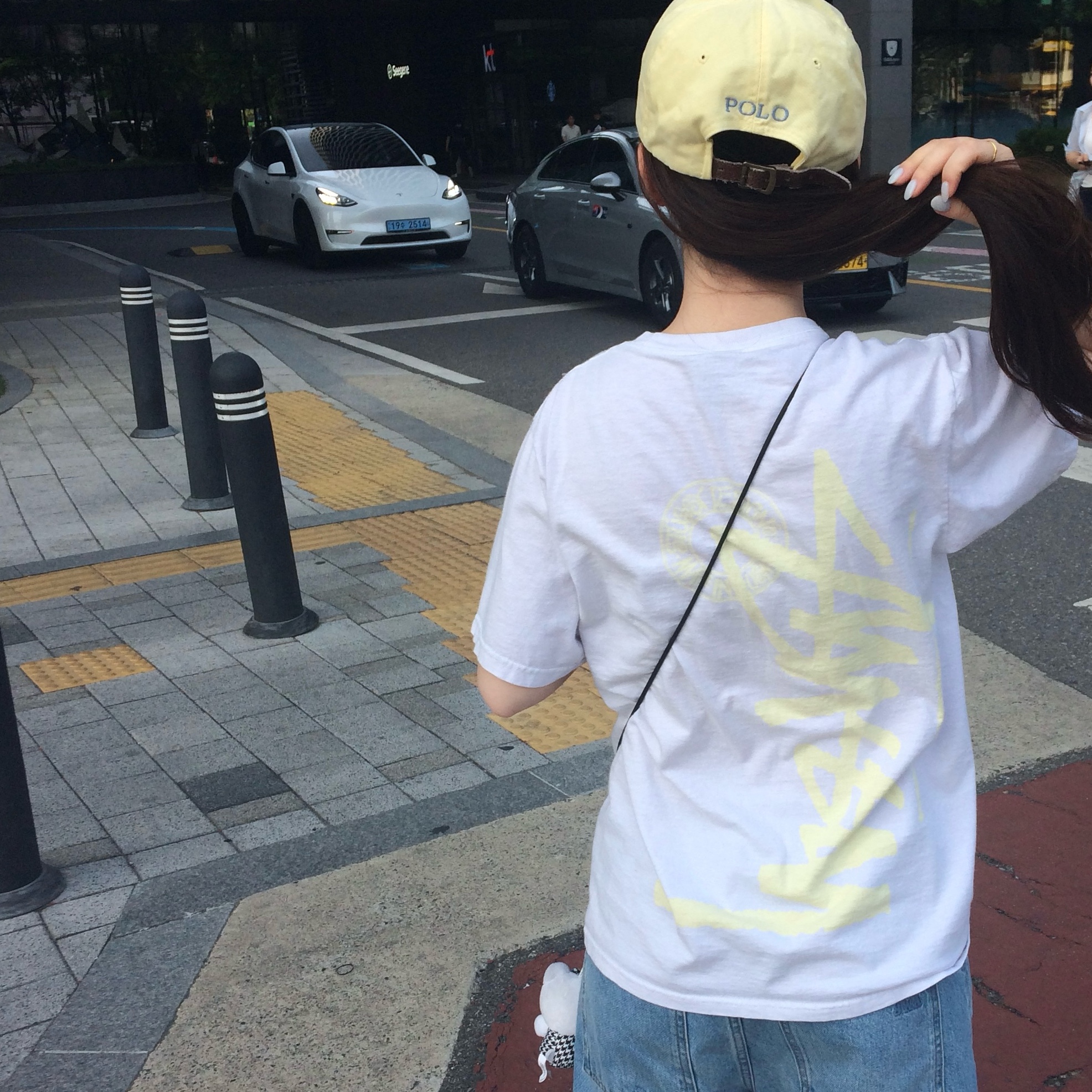 Stussy Buana Stock T-Shirt White 착용 스타일 - 2