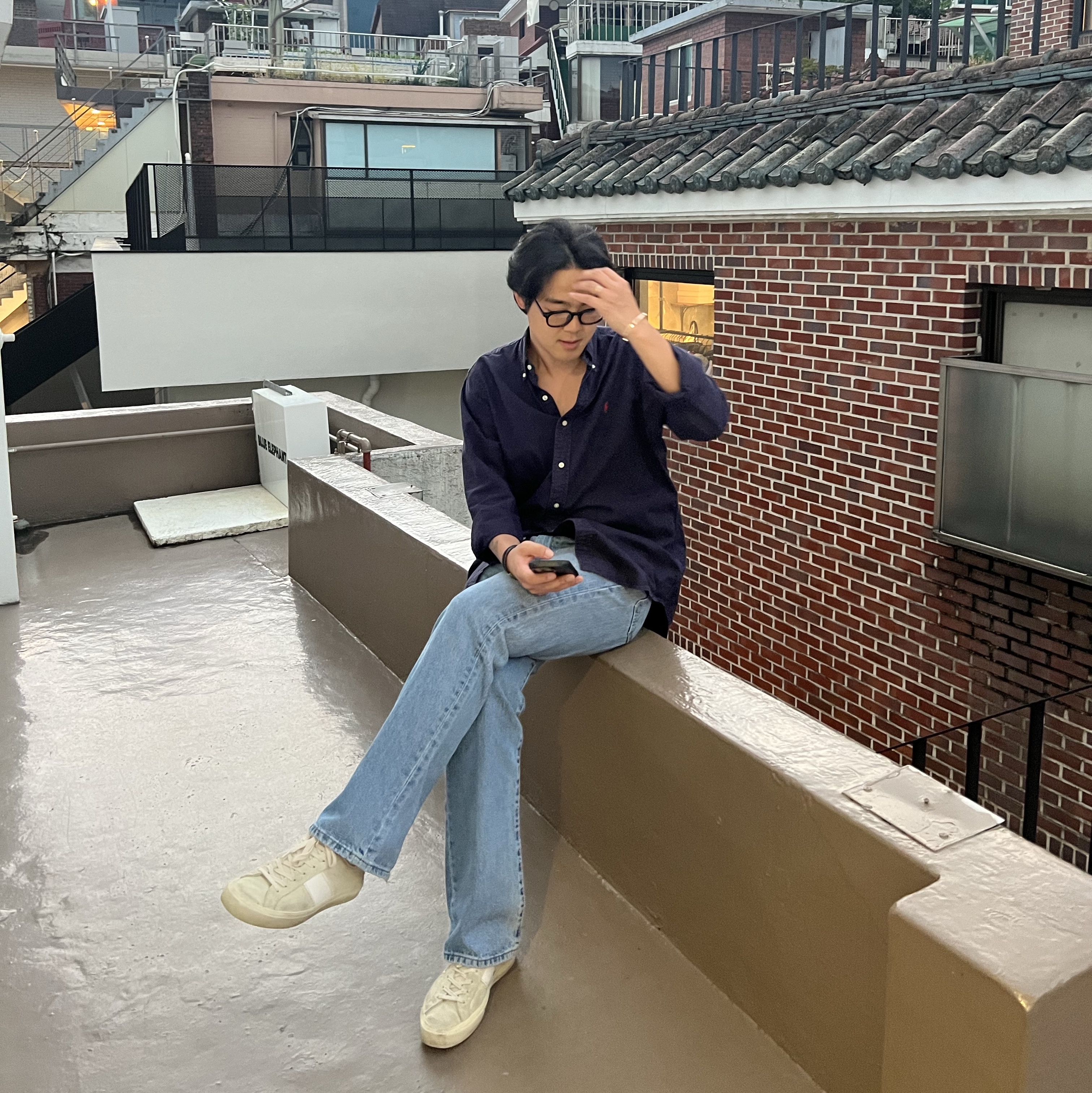 Tom Ford Suede Cambridge Sneakers Marble Cream, [30% 적립] Polo Ralph Lauren Classic Fit Garment Dyed Oxford Shirt White 착용 스타일