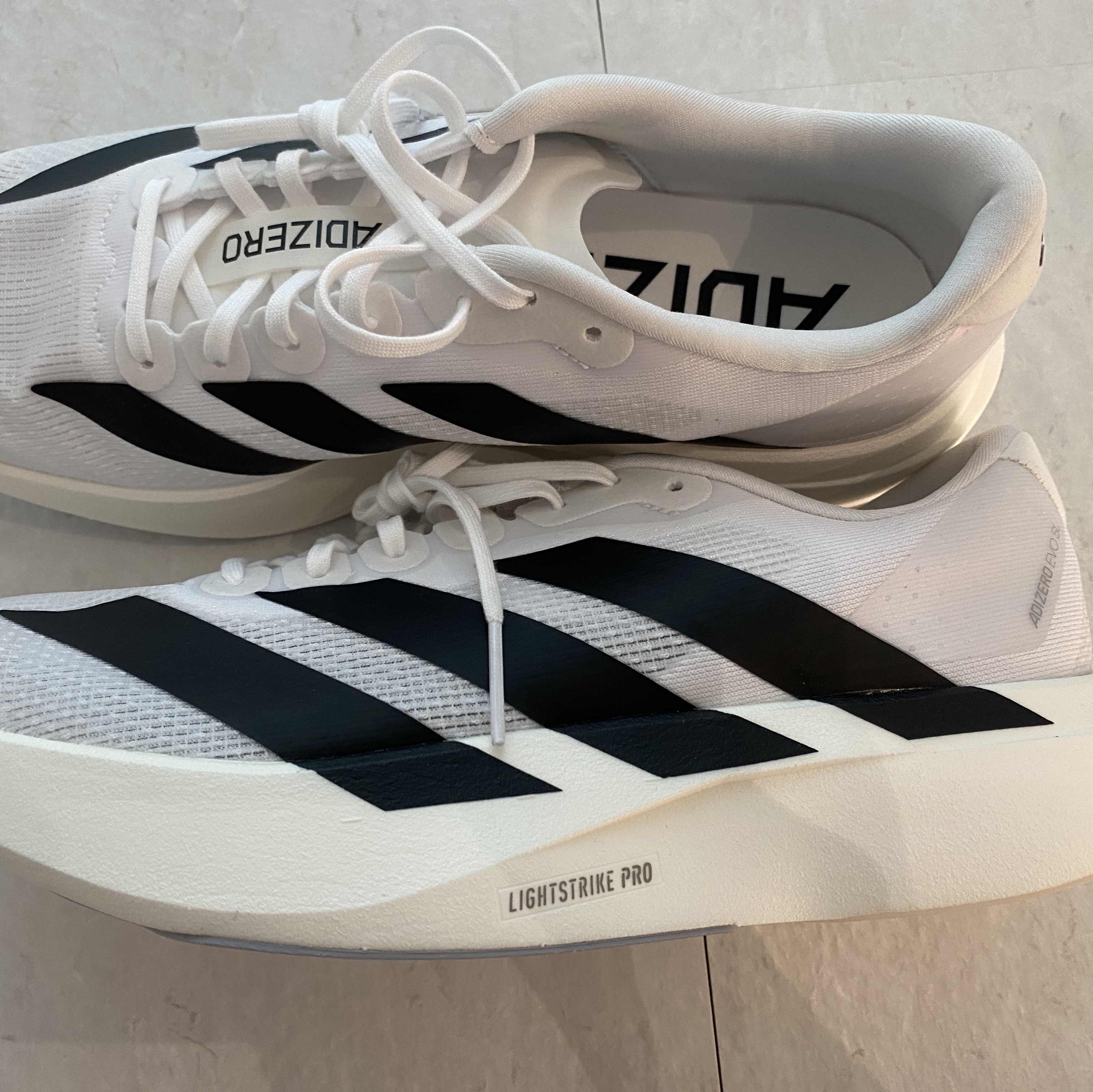 Adidas Adizero EVO SL Cloud White Core Black 착용 스타일 - 1
