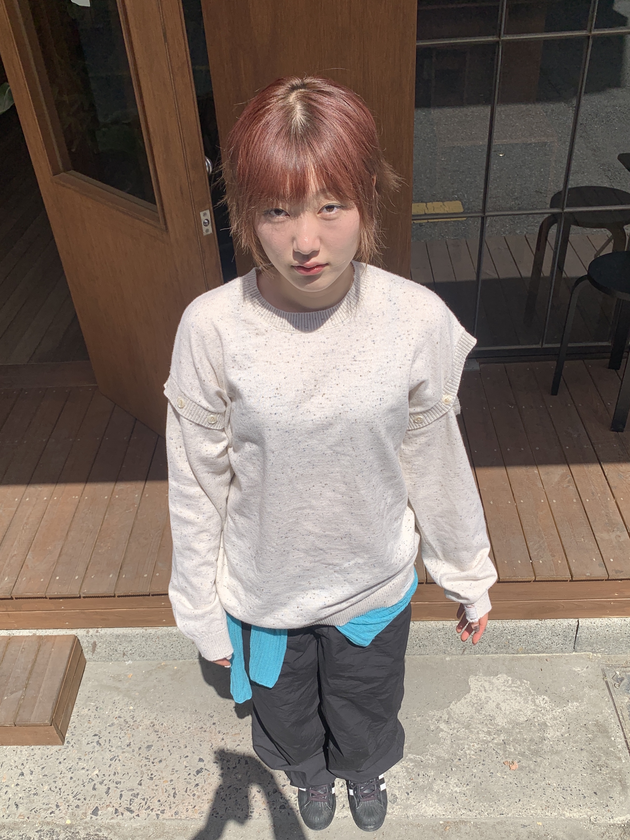 MILLO WOMEN Button Damage Knit Top Ecru, (J) Adidas Superstar Black White 착용 스타일 - 2