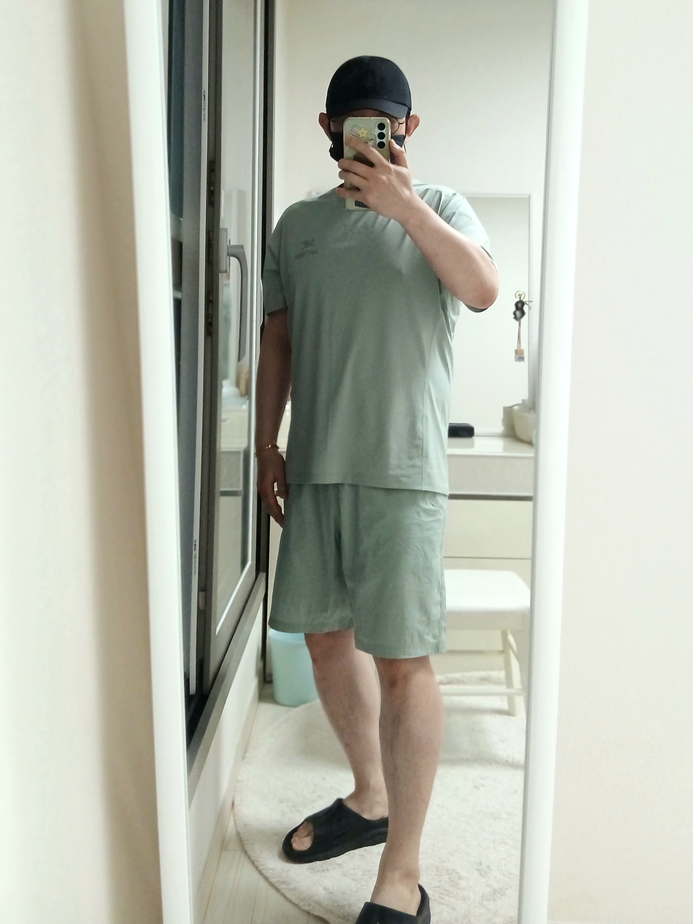 Goldwin Gore-Tex 3L Cap Black, Arc'teryx Motus Arcword Crew SS T-Shirt Stone Green Heather 착용 스타일 - 3