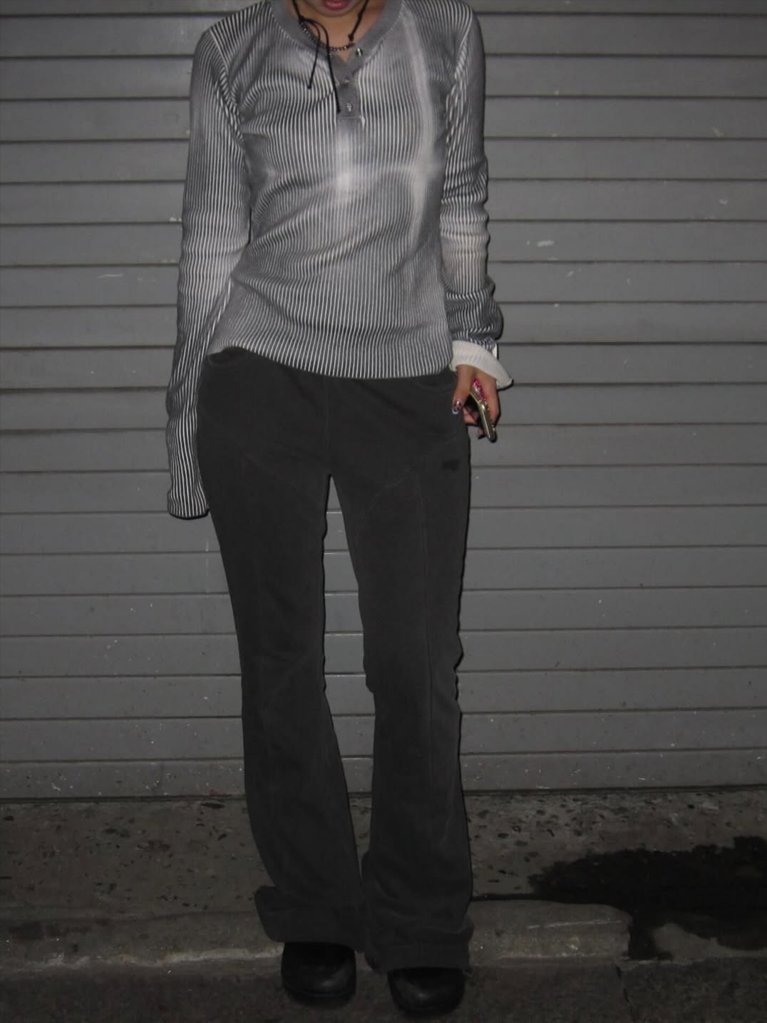 VOONT Low-Rise String Bootcut Pants (CHARCOAL) 착용 스타일 - 2
