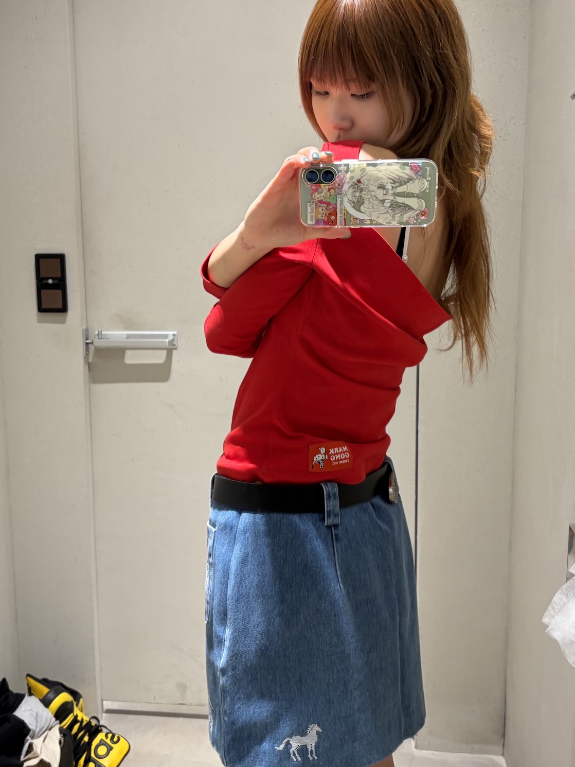 Markgong Women Mark My Gong Printed Red 3/4 Sleeve Cowl Neck Backless Top Red - 26SS, Phileo x Keen Women Targhee White - 26SS 착용 스타일 - 4
