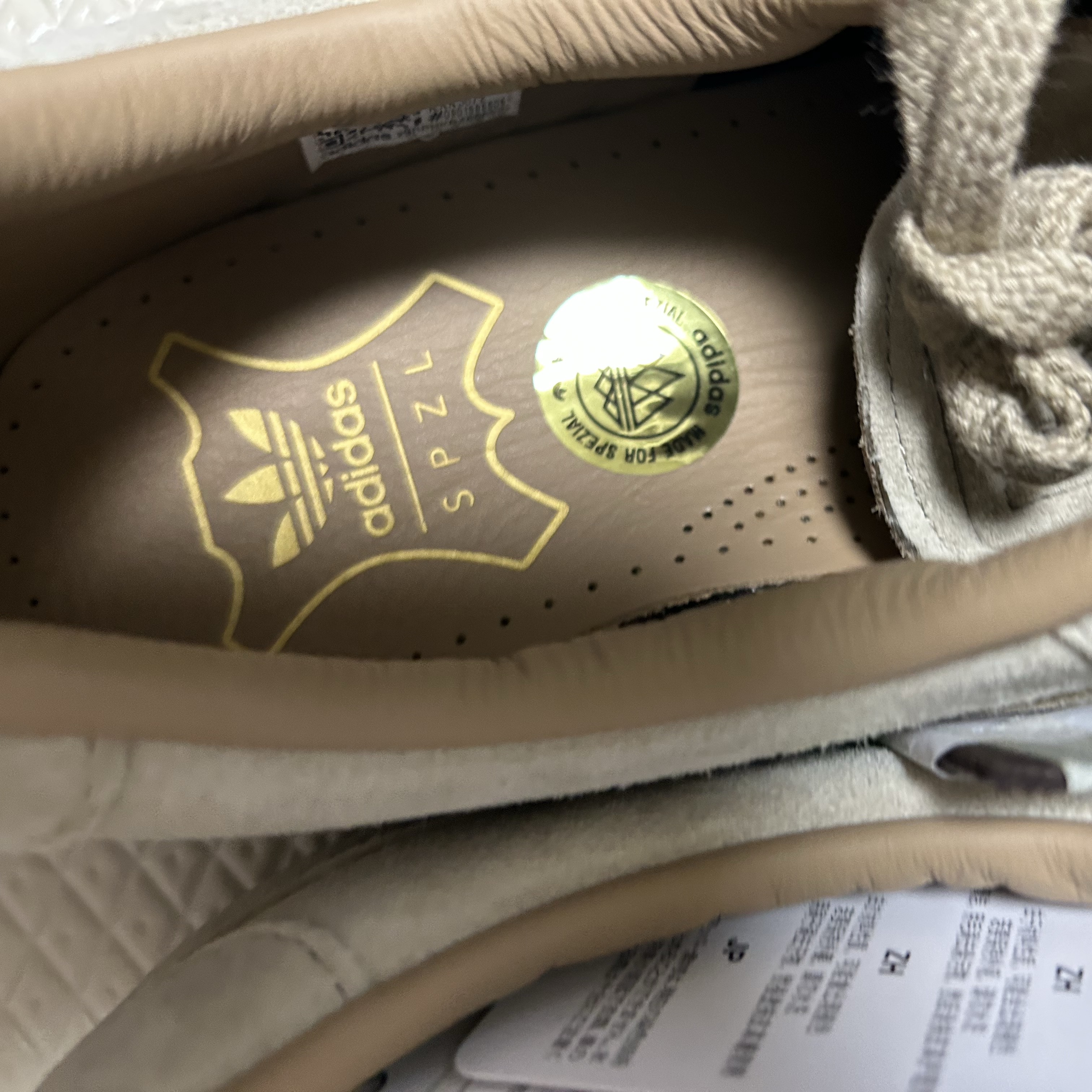 Adidas Punstock Spezial Blanch Cargo Cardboard 착용 스타일