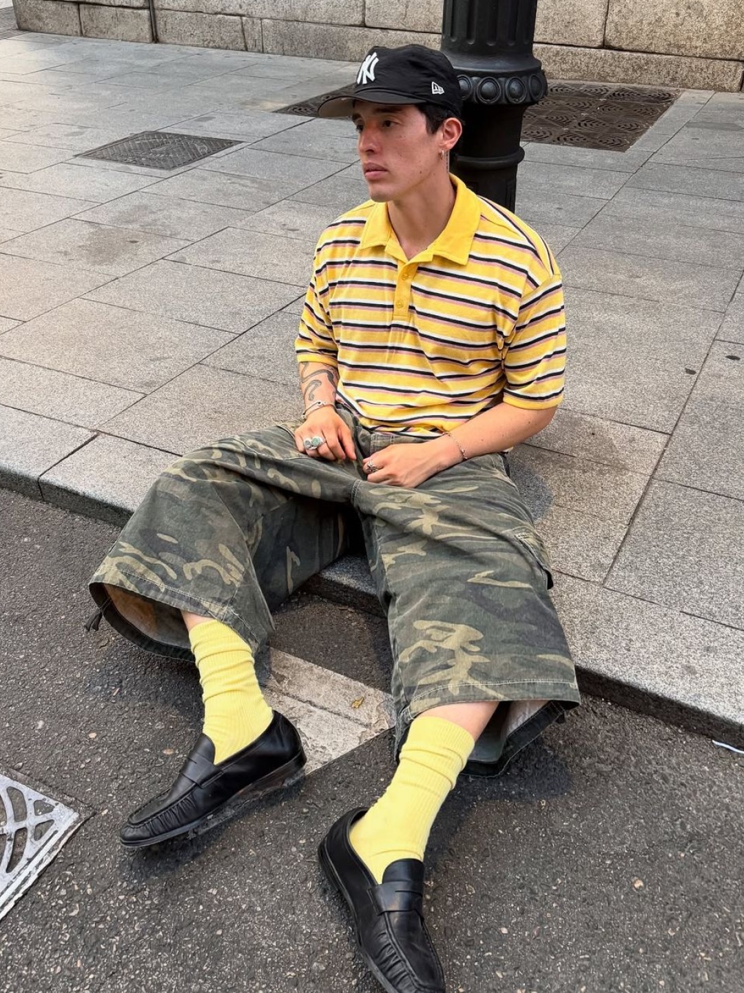 AMOU Camo One Tuck Bermuda Pants Charcoal, SLOW RECORD HOUSE Carpenter Bermuda Wide Camo Pants Vintage Green 착용 스타일 - 2