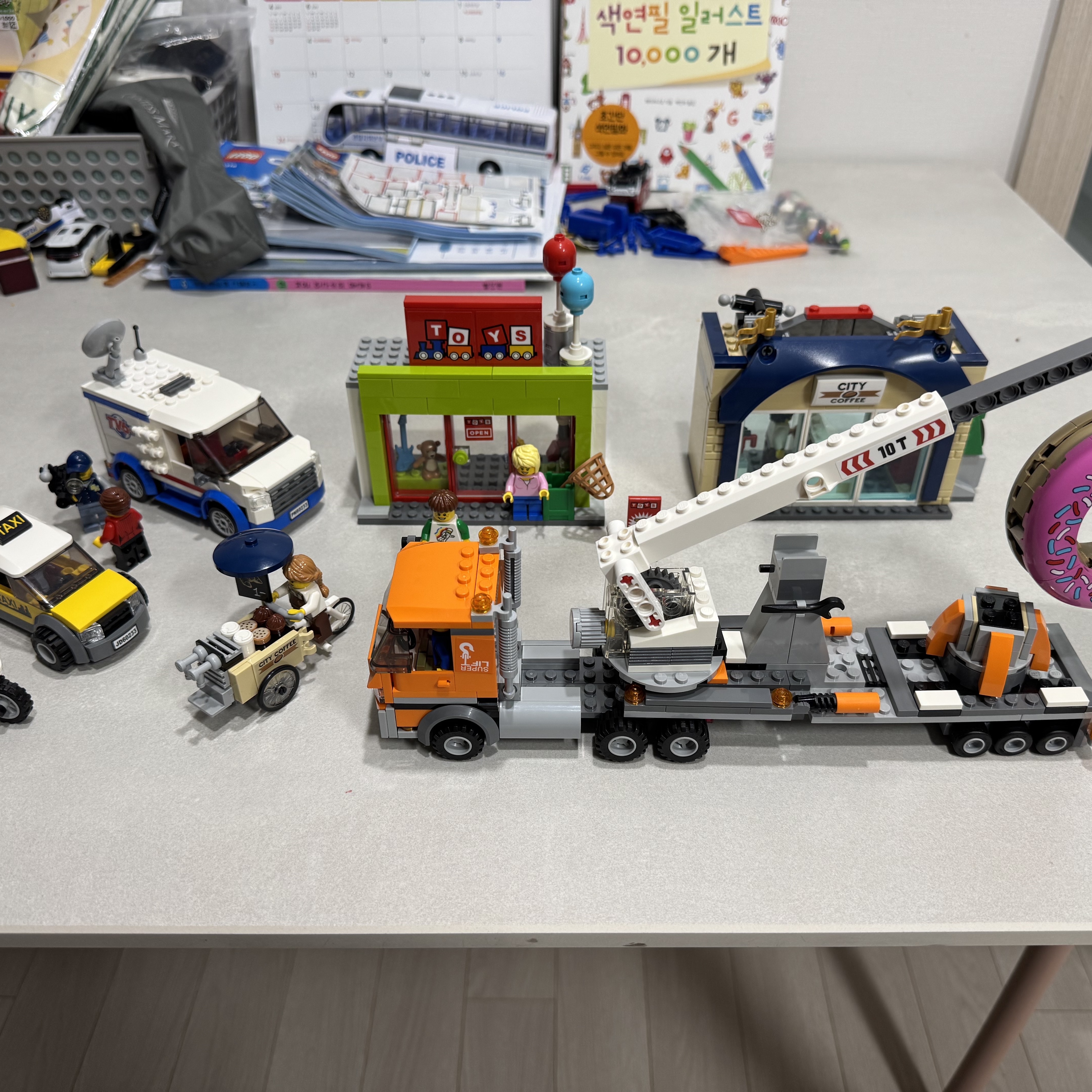 Lego Donut Shop Opening 착용 스타일
