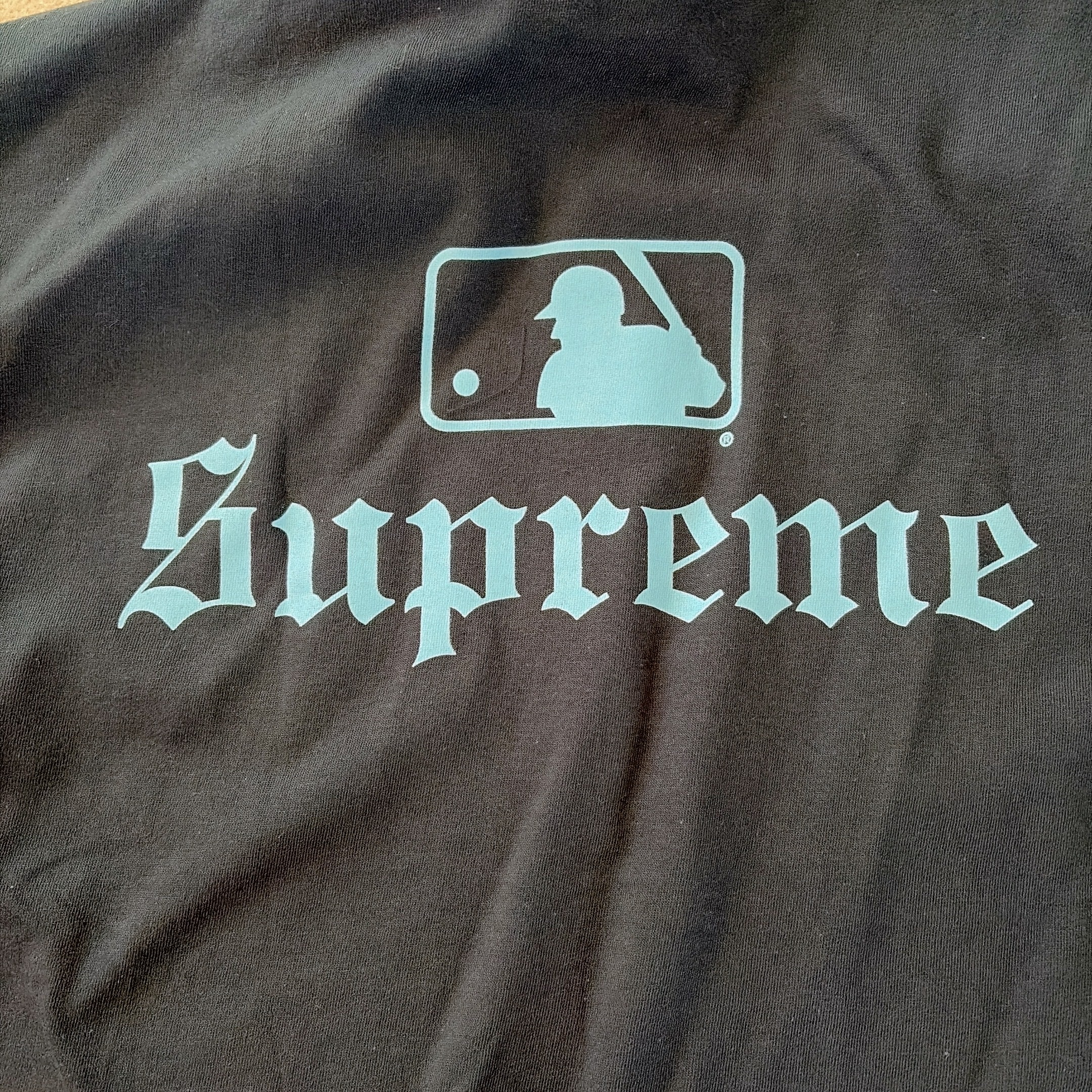 Supreme x MLB Teams T-Shirt Navy - 25FW 착용 스타일
