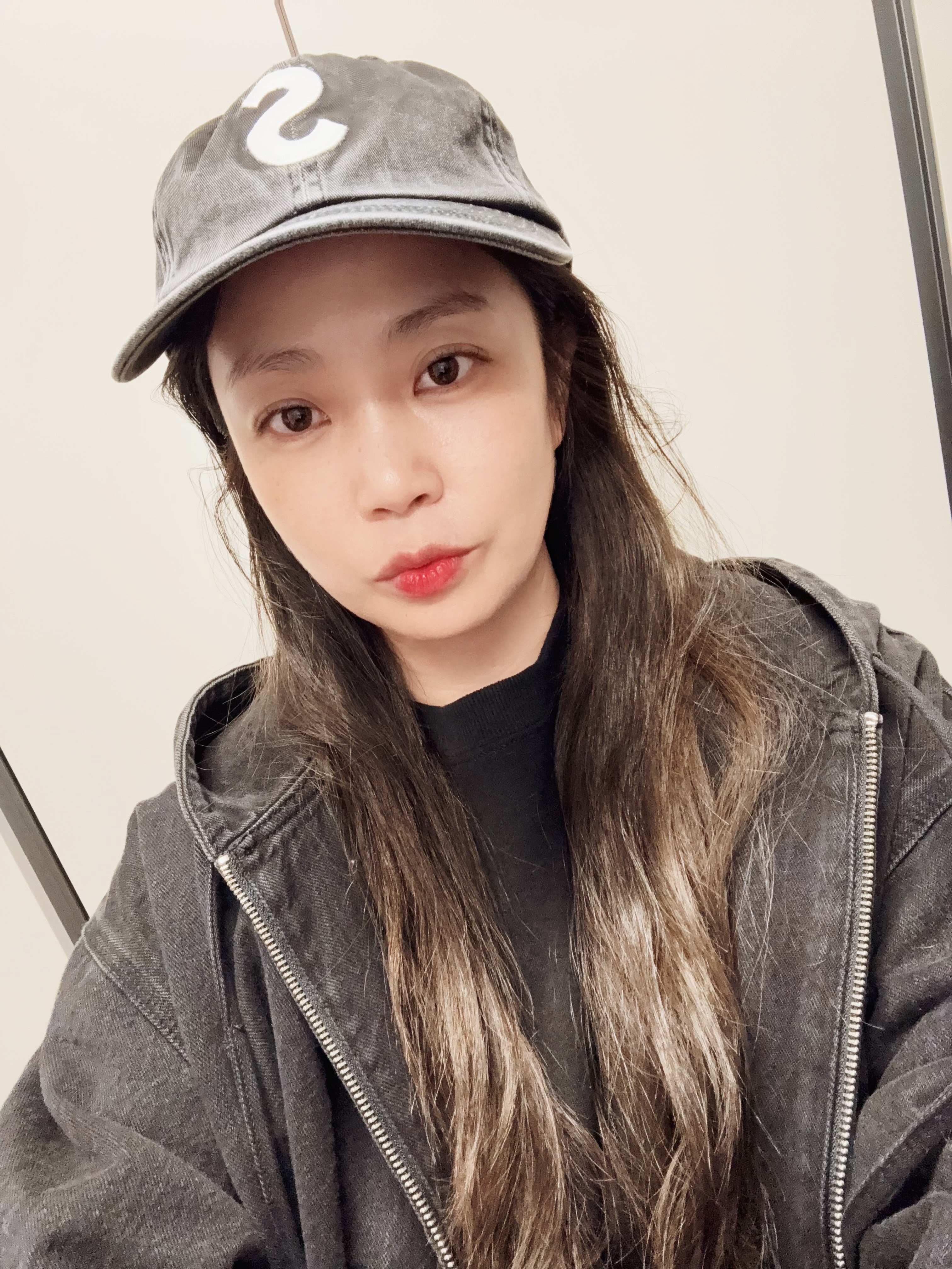 Supreme Pigment Coated S Logo 6-Panel Black - 25SS 착용 스타일 - 1