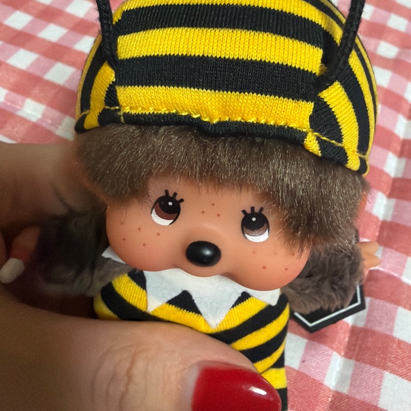 Monchhichi Bighead SS Bee Key Chain 착용 스타일