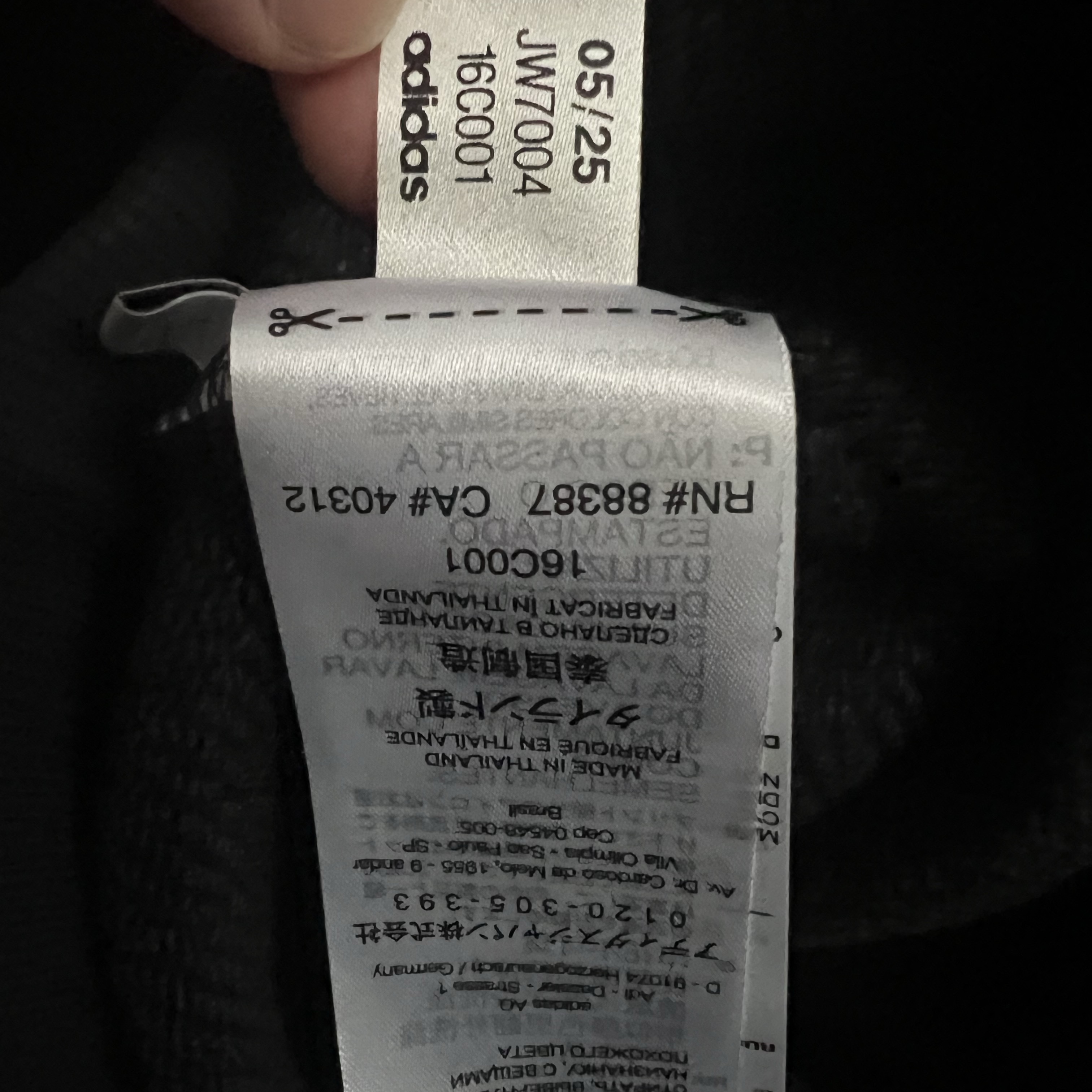 Y-3 x Neighborhood Graphic Hoodie Black 착용 스타일 - 2