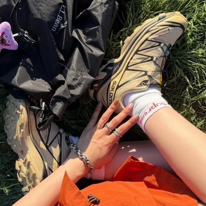 Salomon XT-6 GTX Safari Black 착용 스타일