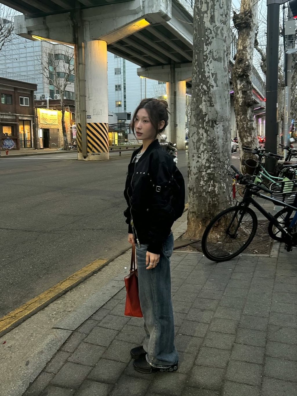 VOONT Eyelet Strap Ma-1 Jacket (BLACK) 착용 스타일 - 3