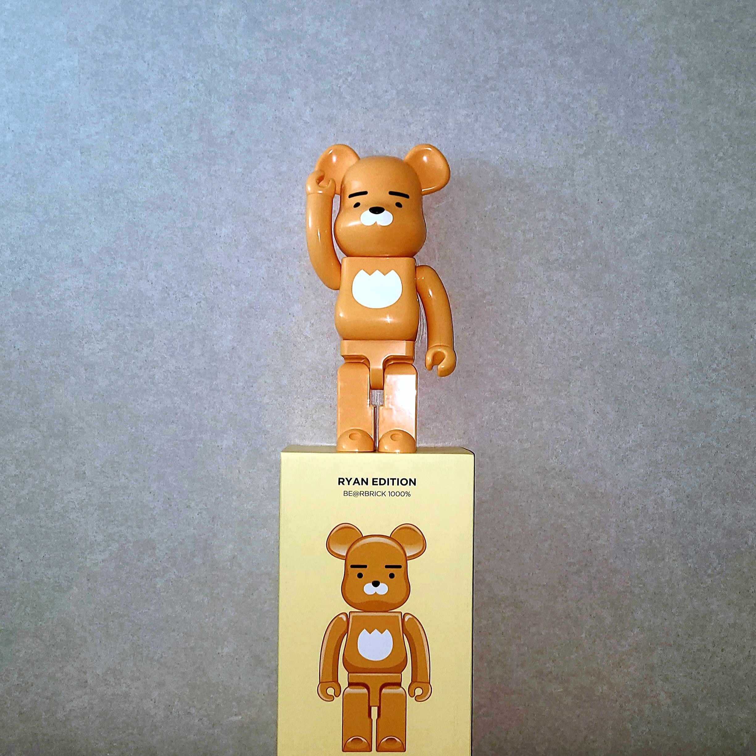 Bearbrick x Kakao Friends Ryan 1000% 착용 스타일 - 2