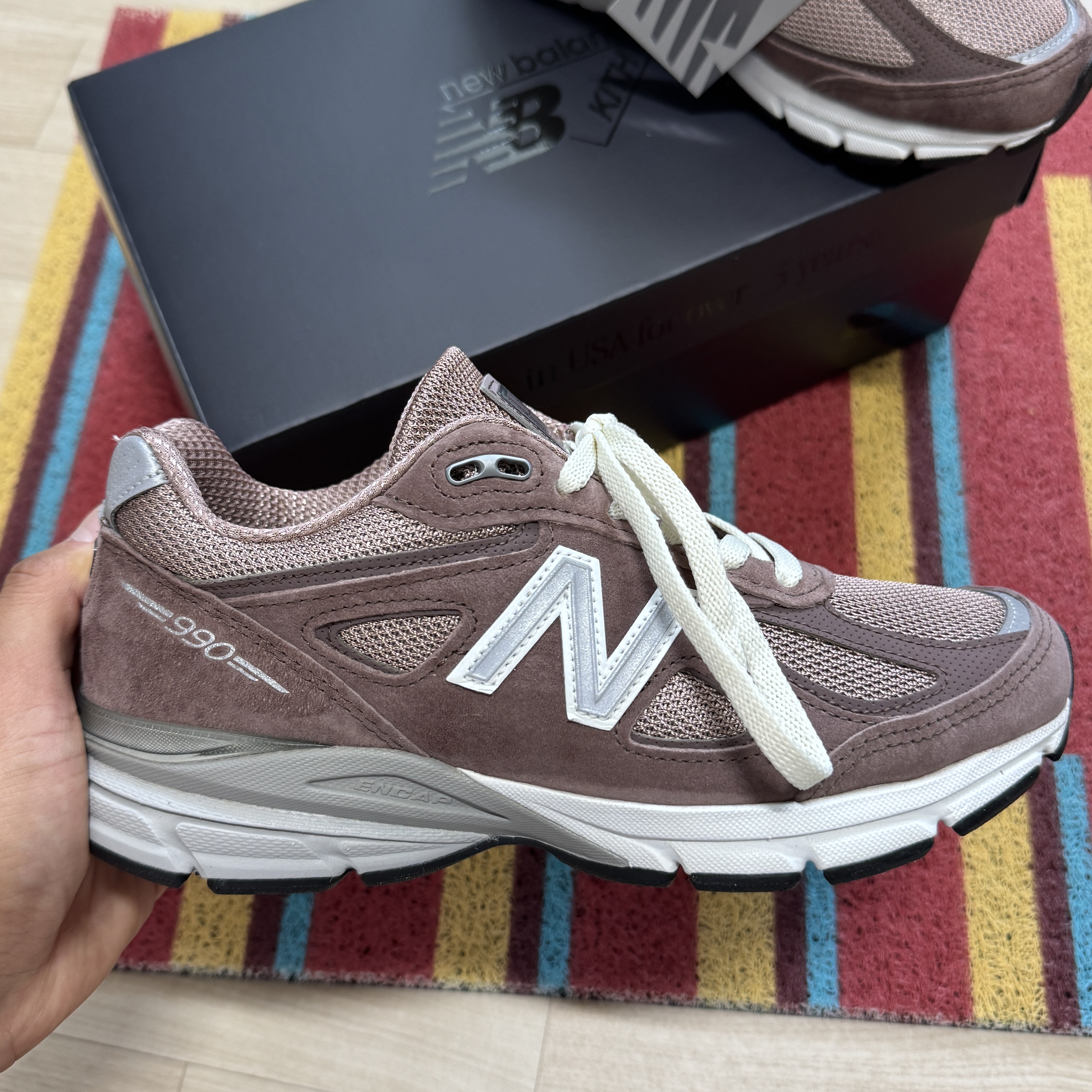 New Balance x Kith 990v4 Made in USA Dusty Mauve 착용 스타일 - 2